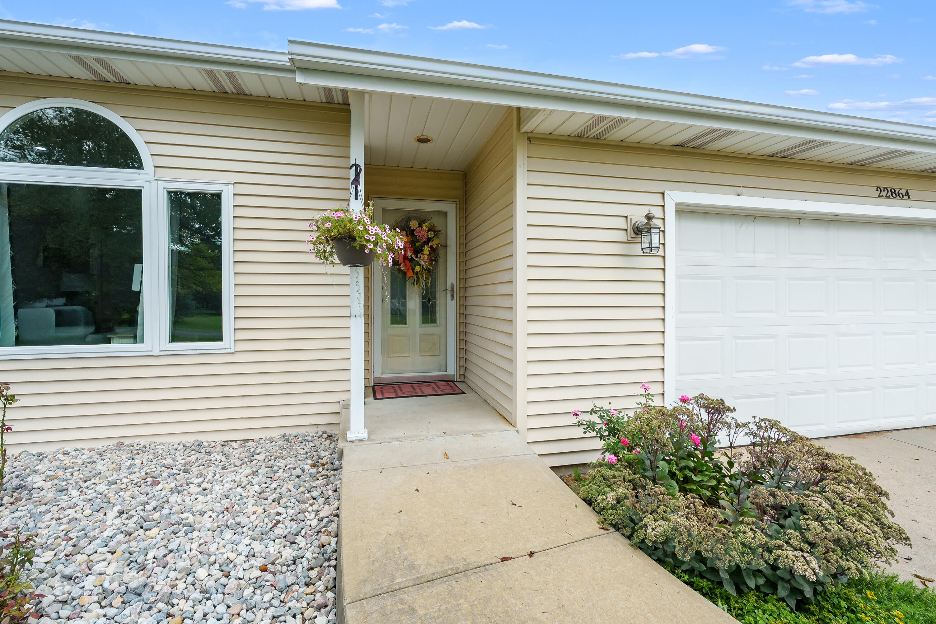 22864 Blackbird Avenue Property Photo 6