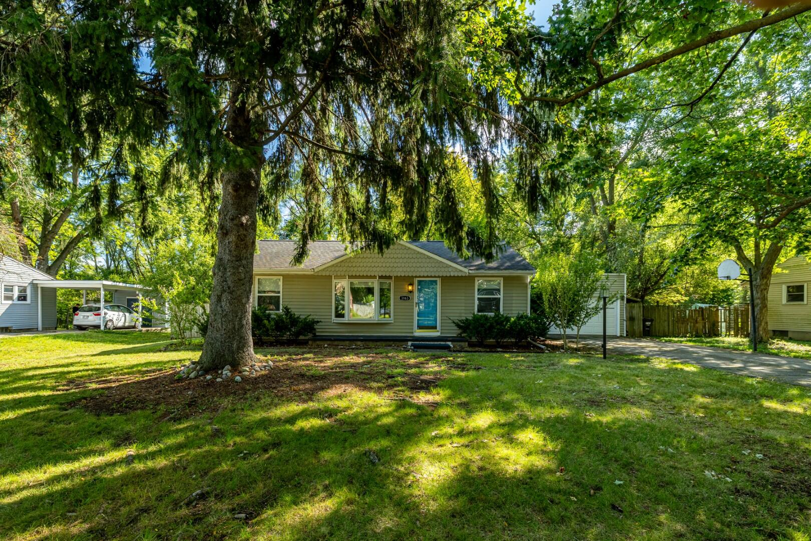 3163 Baylis Drive Property Photo 1