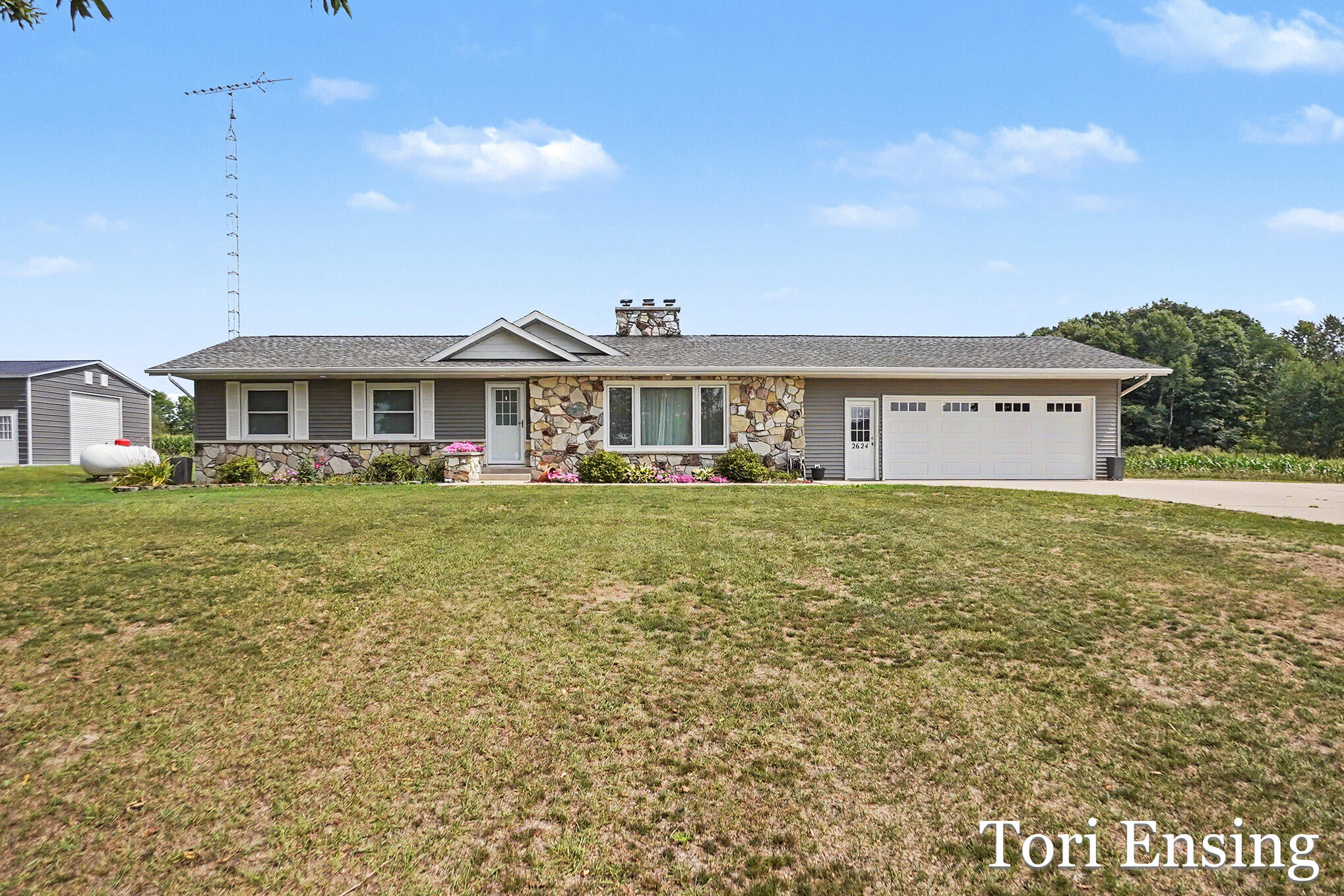 2624 100th Avenue Property Photo 1
