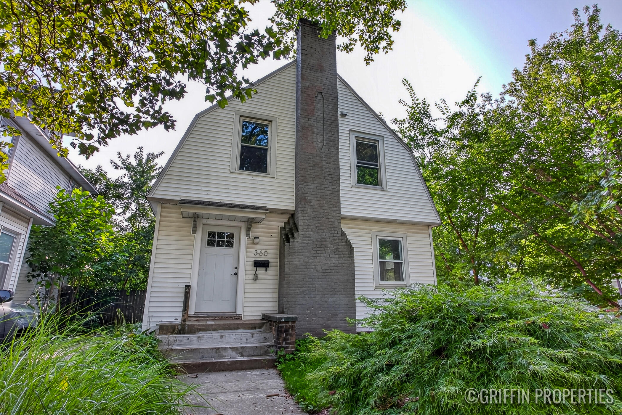 360 Carlton Avenue Se Property Photo 1