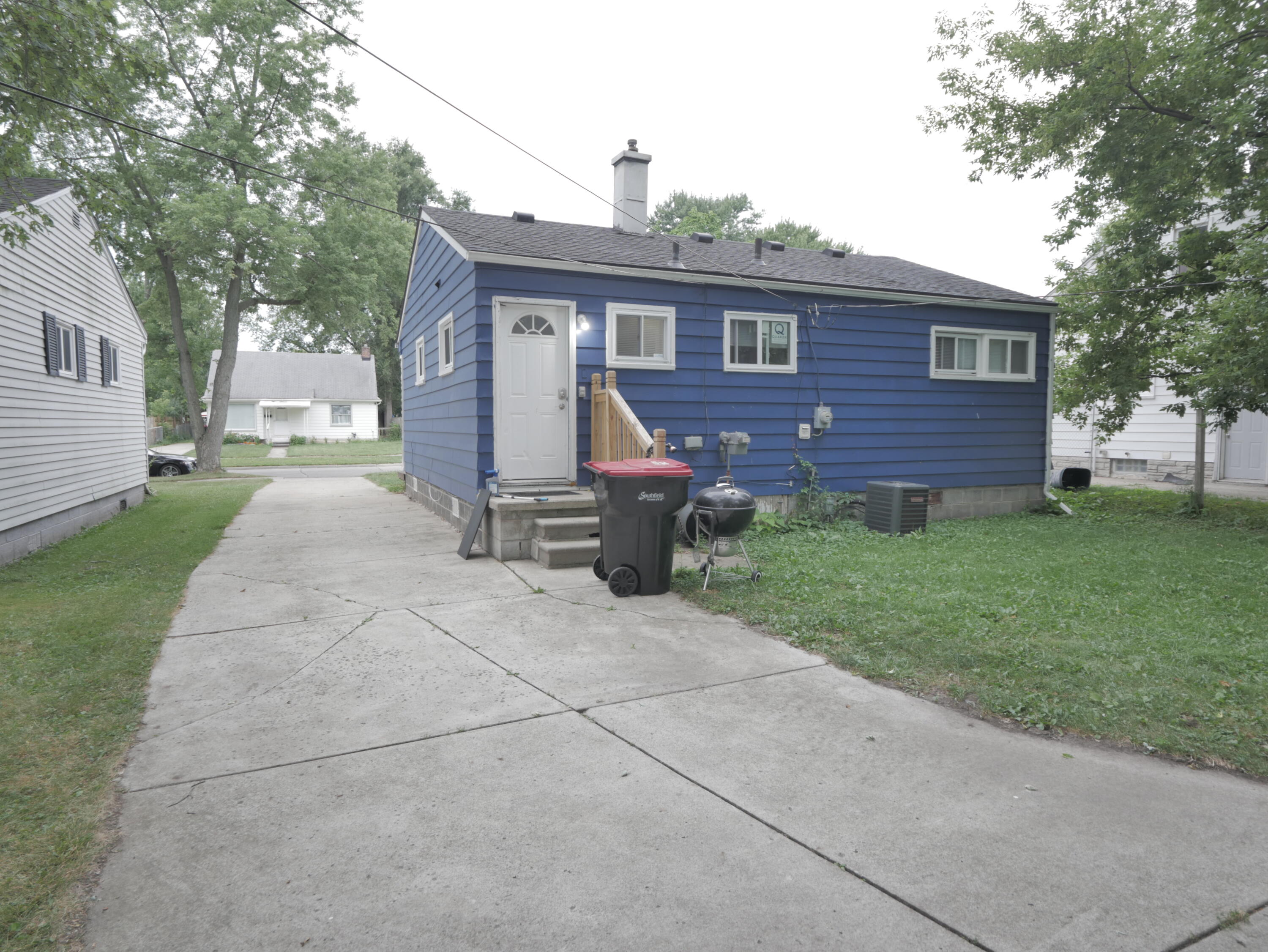28444 Everett Street Property Photo 2