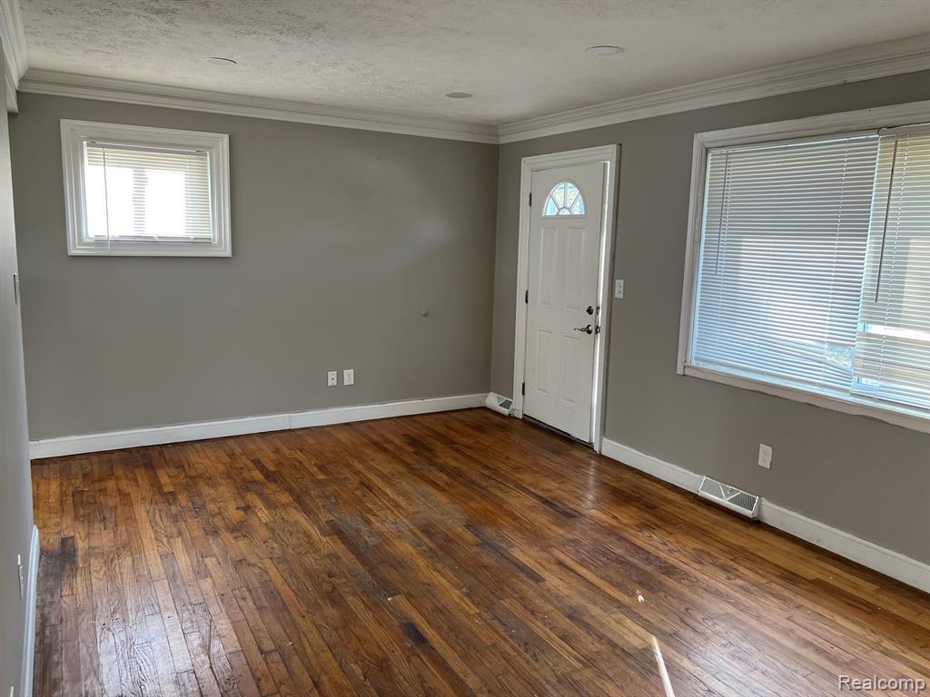 28444 Everett Street Property Photo 5