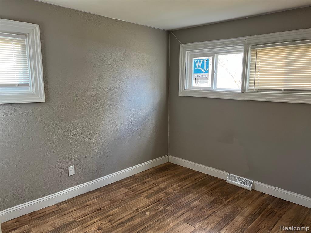 28444 Everett Street Property Photo 7