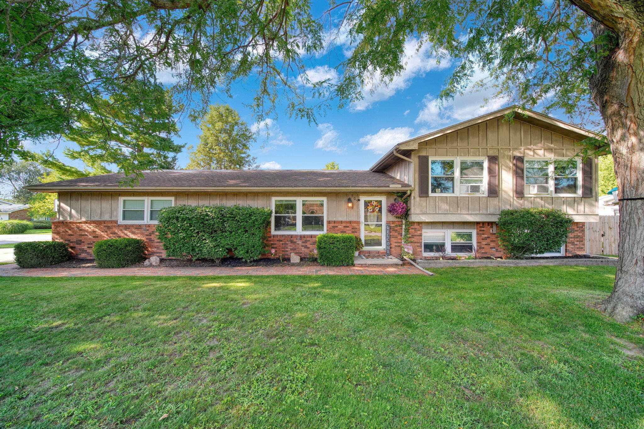 105 Sunset Drive Property Photo 1