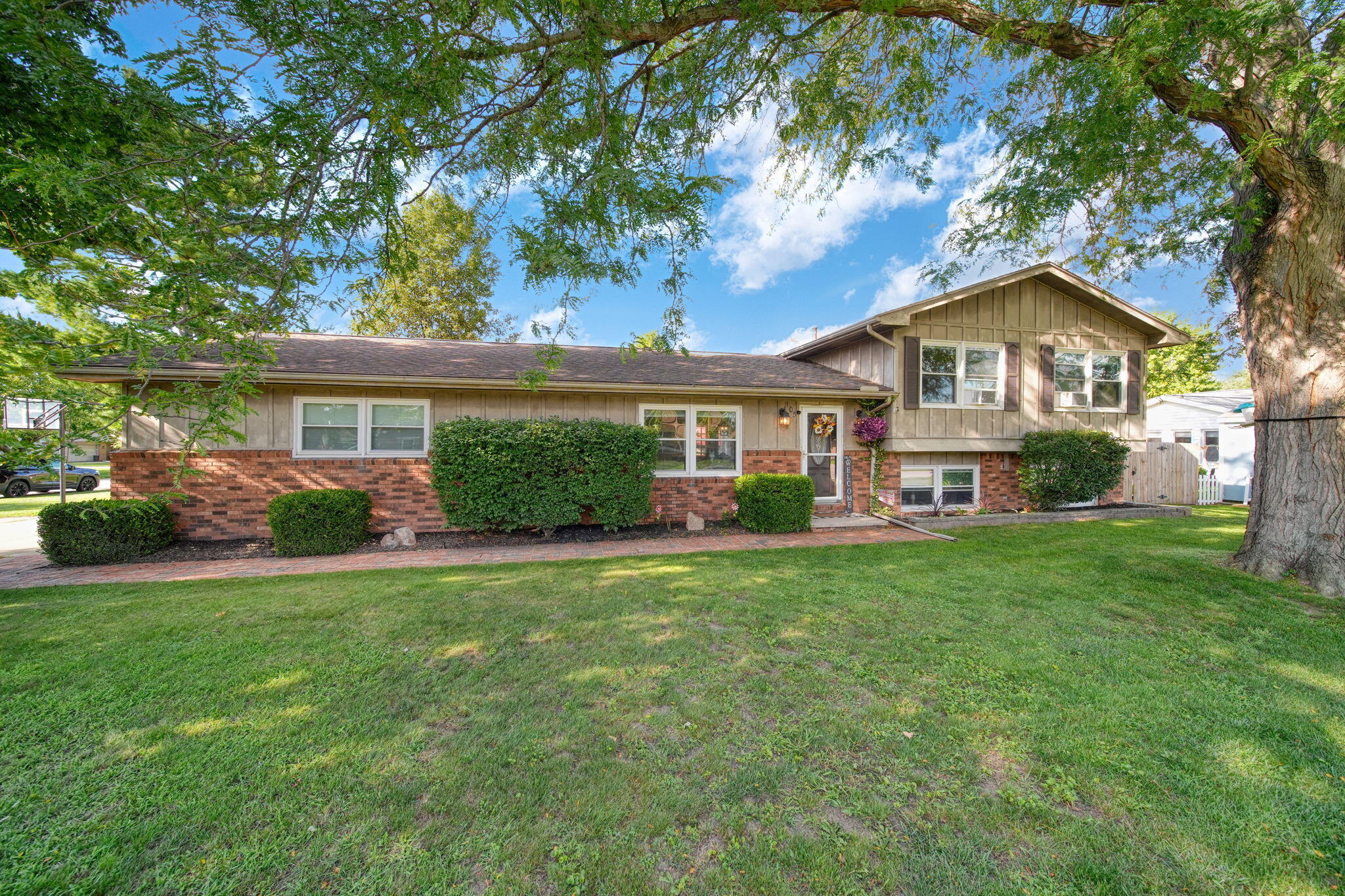 105 Sunset Drive Property Photo 2