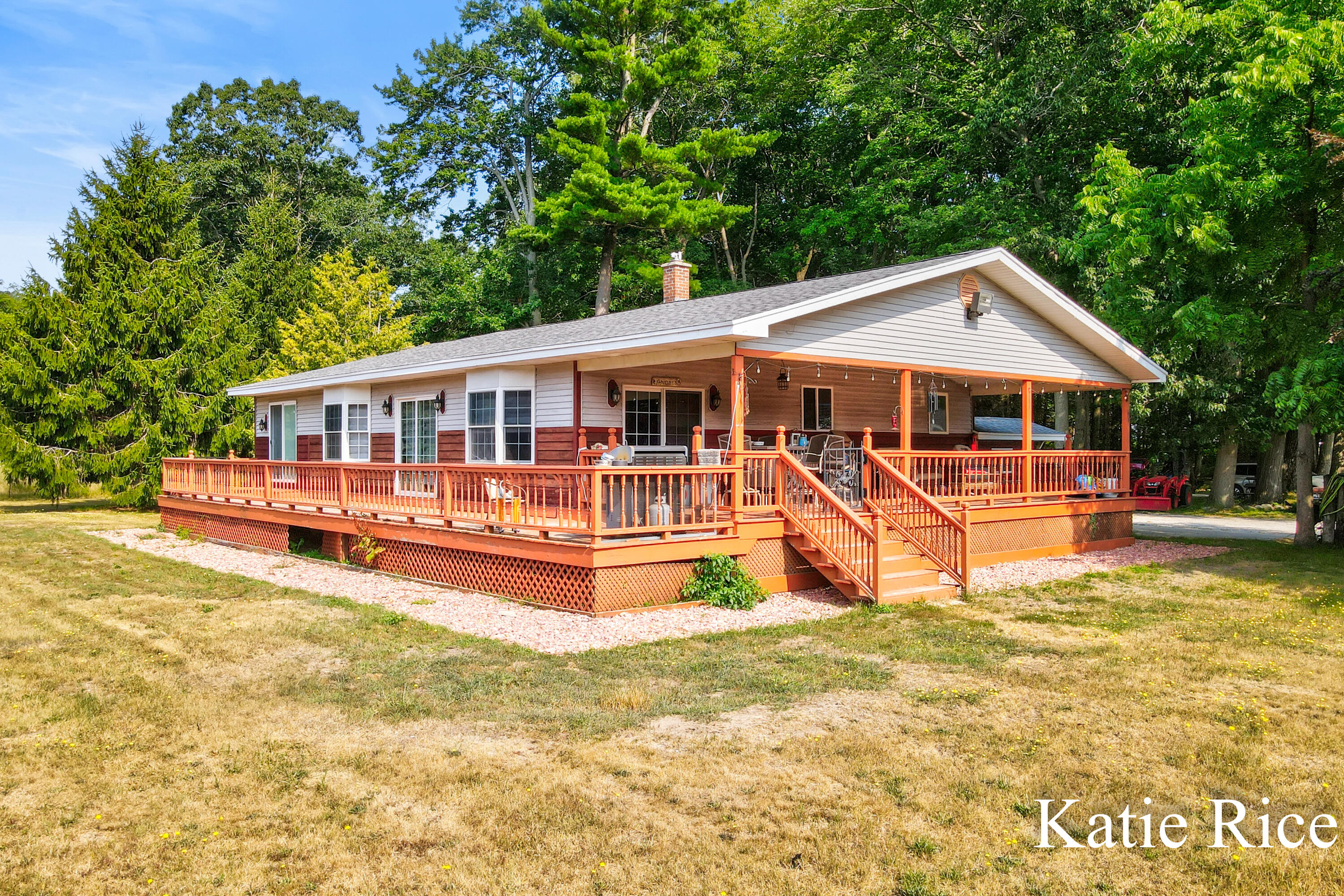 2030 N Scenic Drive Property Photo 1