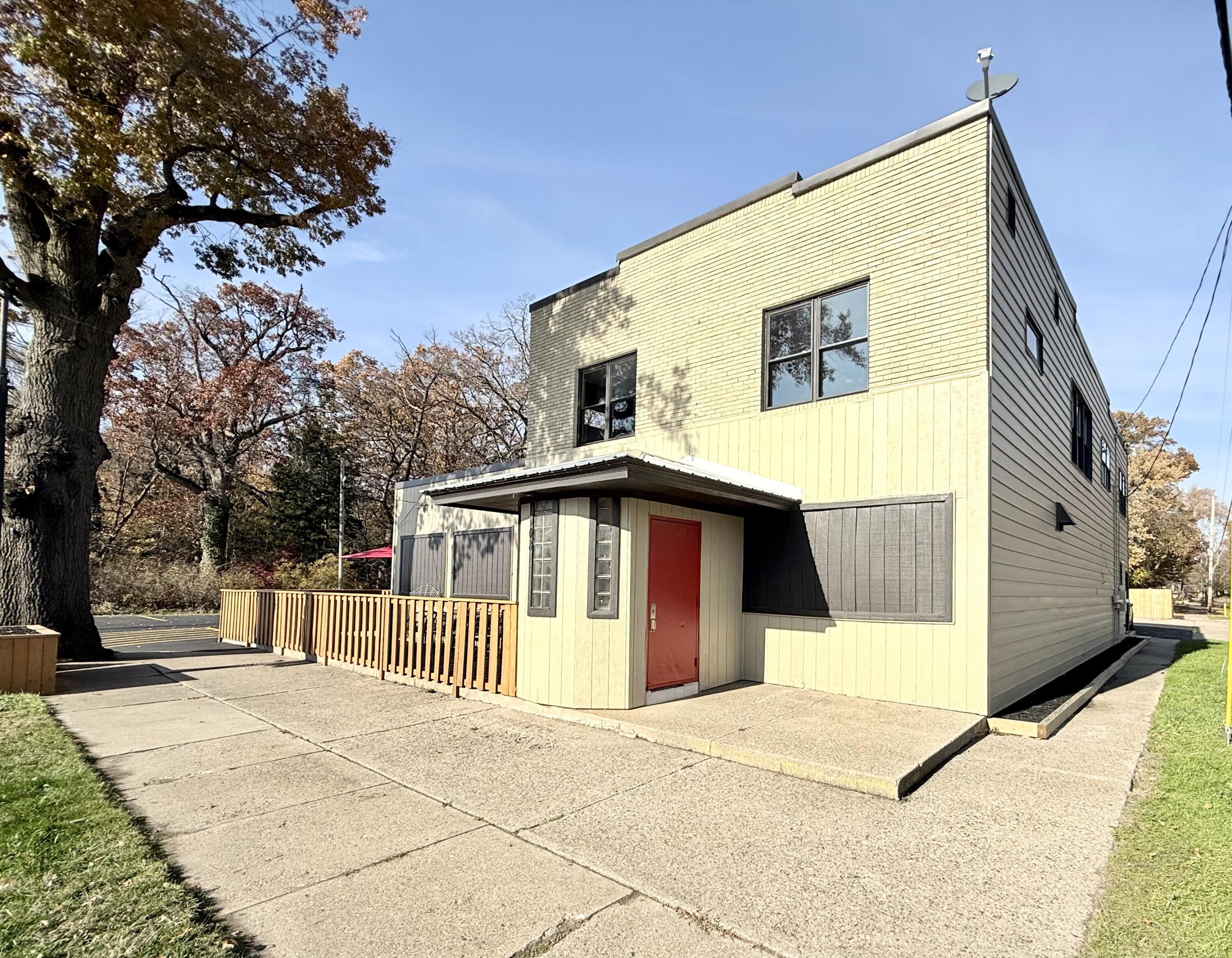 1308 W Sherman Boulevard Property Photo 1