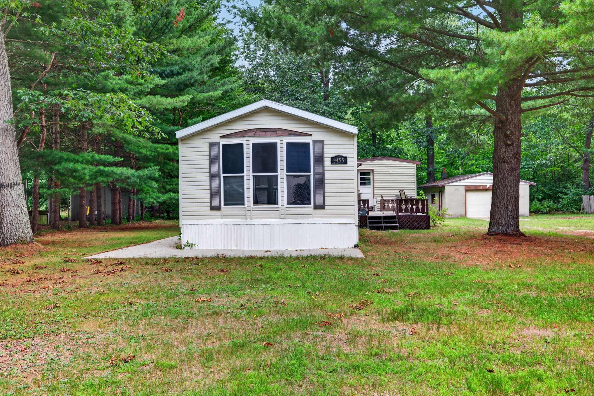 9455 E Lane Drive Property Photo 2