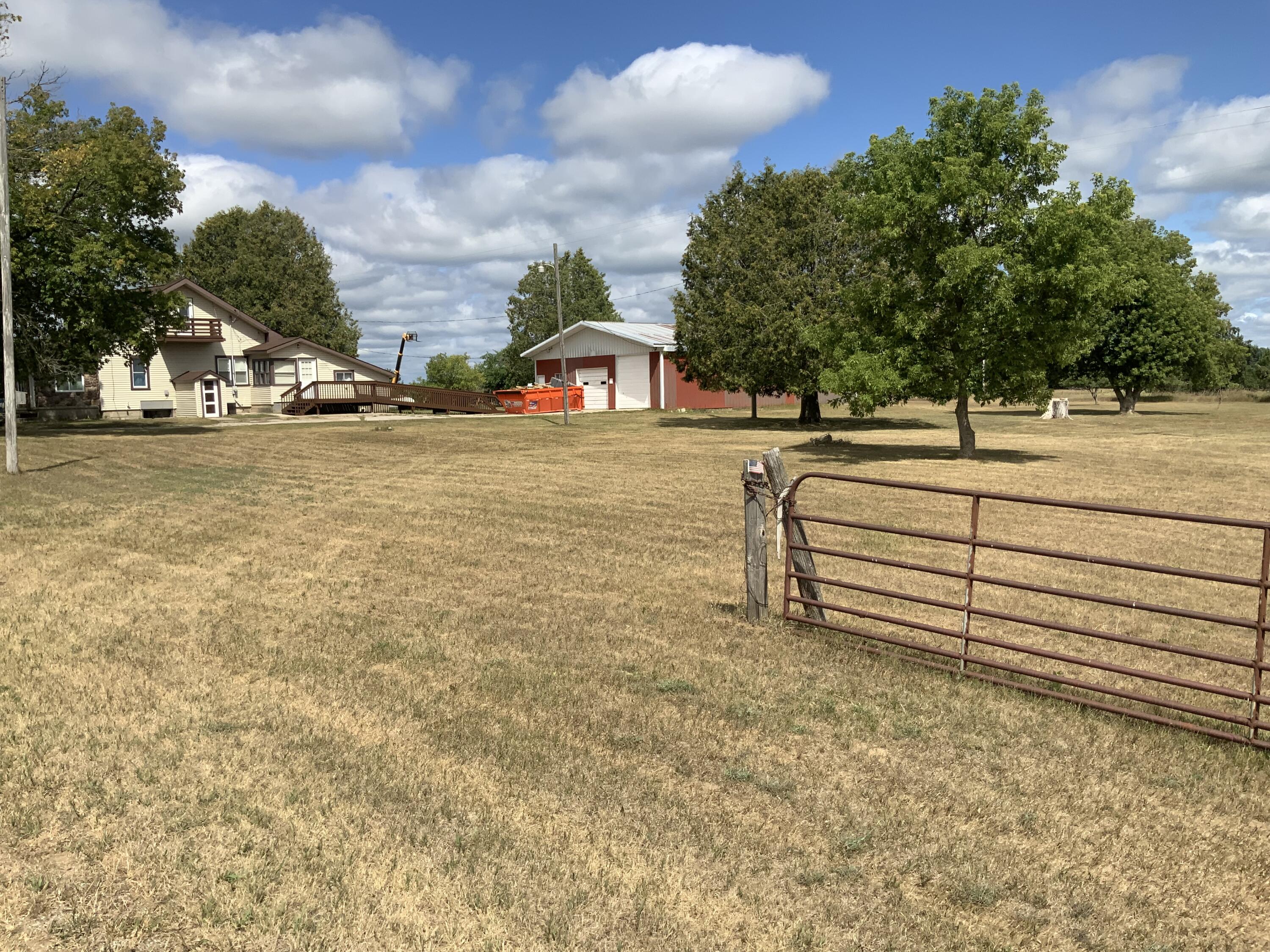 4984 N State Road Property Photo 2