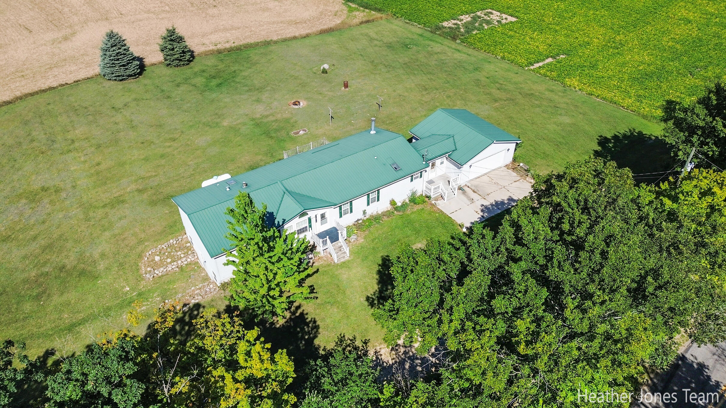 3349 N Pine Grove Road Property Photo 1