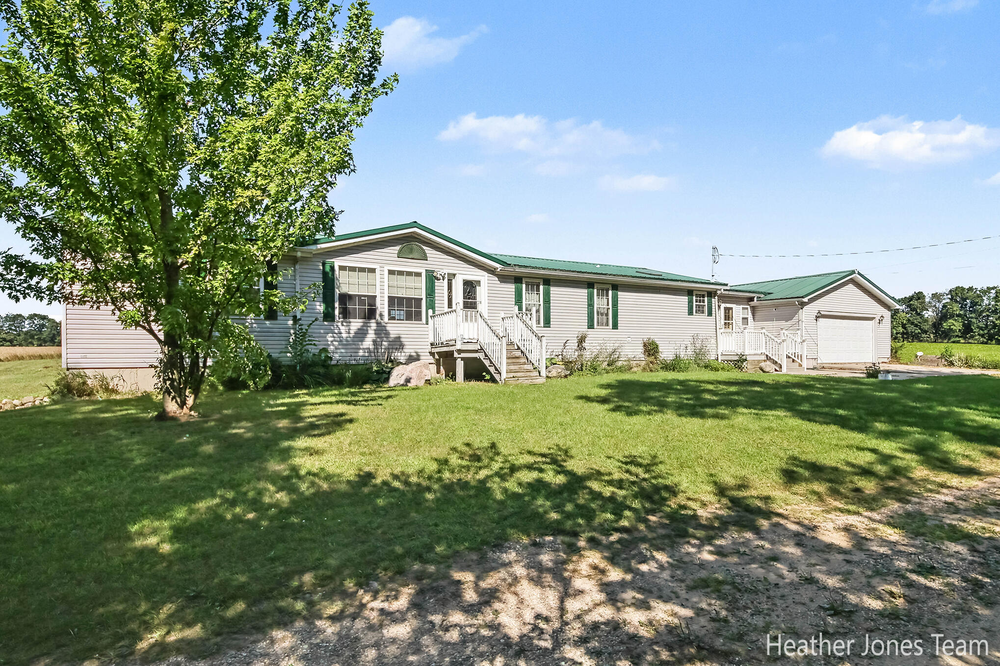 3349 N Pine Grove Road Property Photo 2