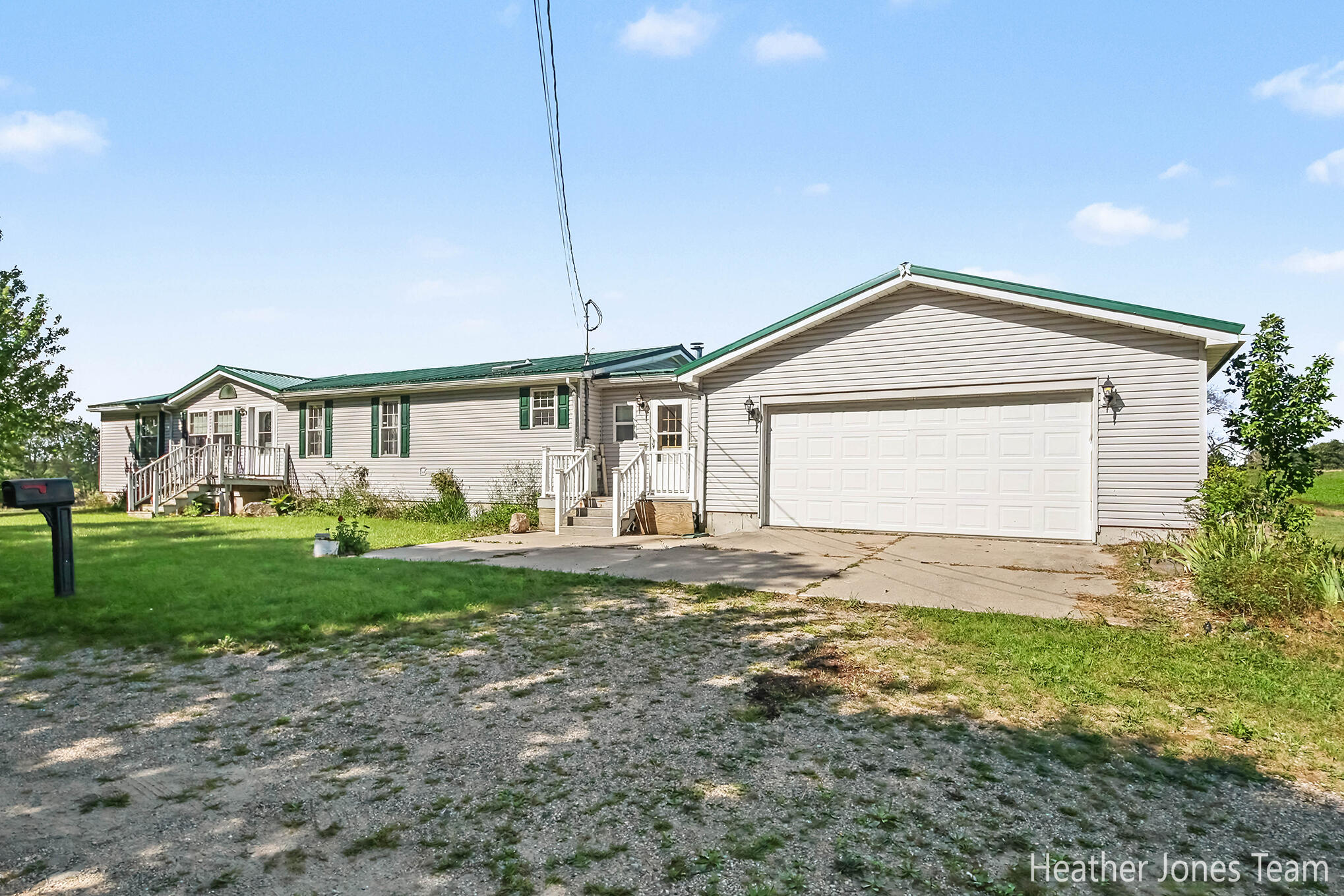 3349 N Pine Grove Road Property Photo 3