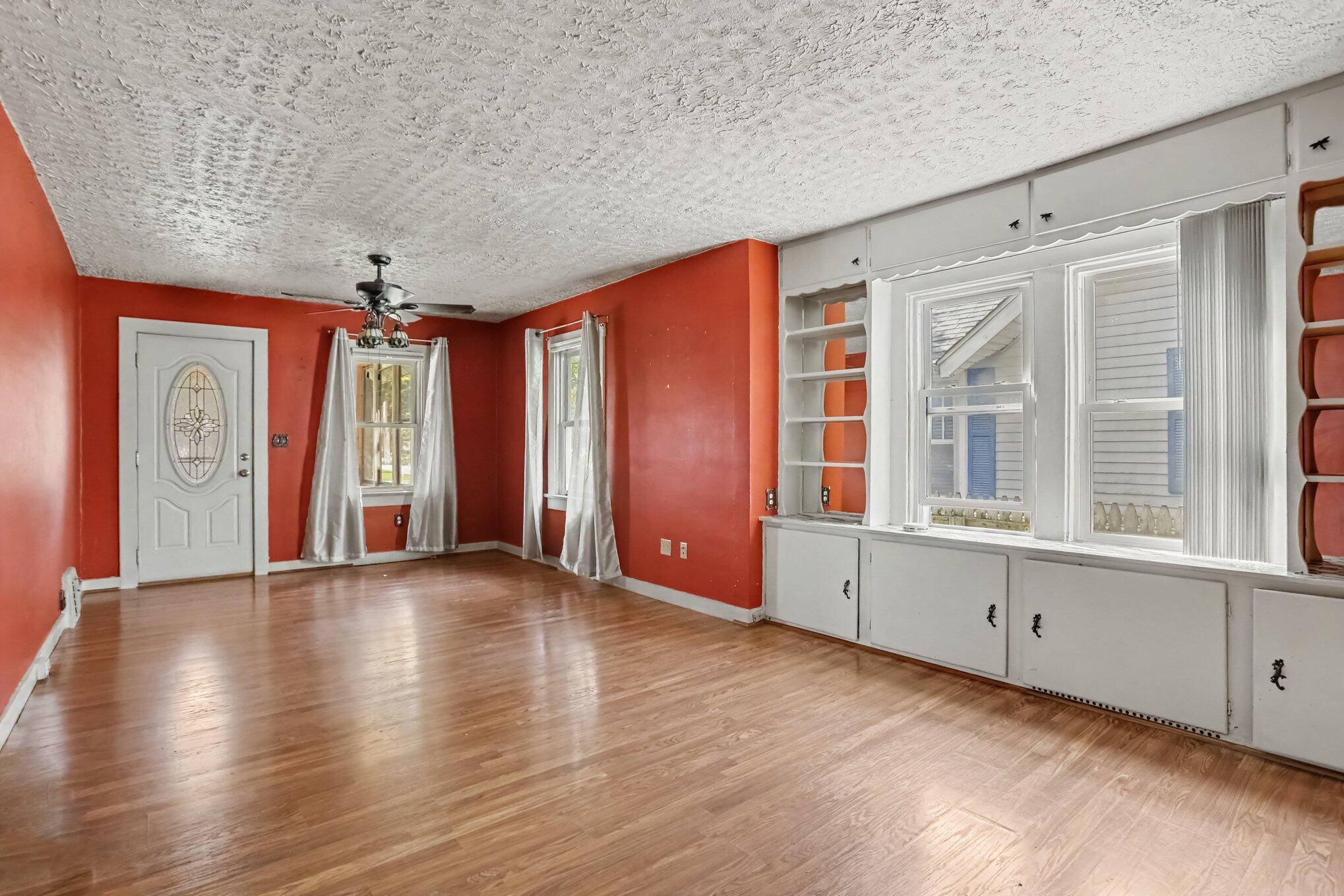 114 Foster Avenue Property Photo 4