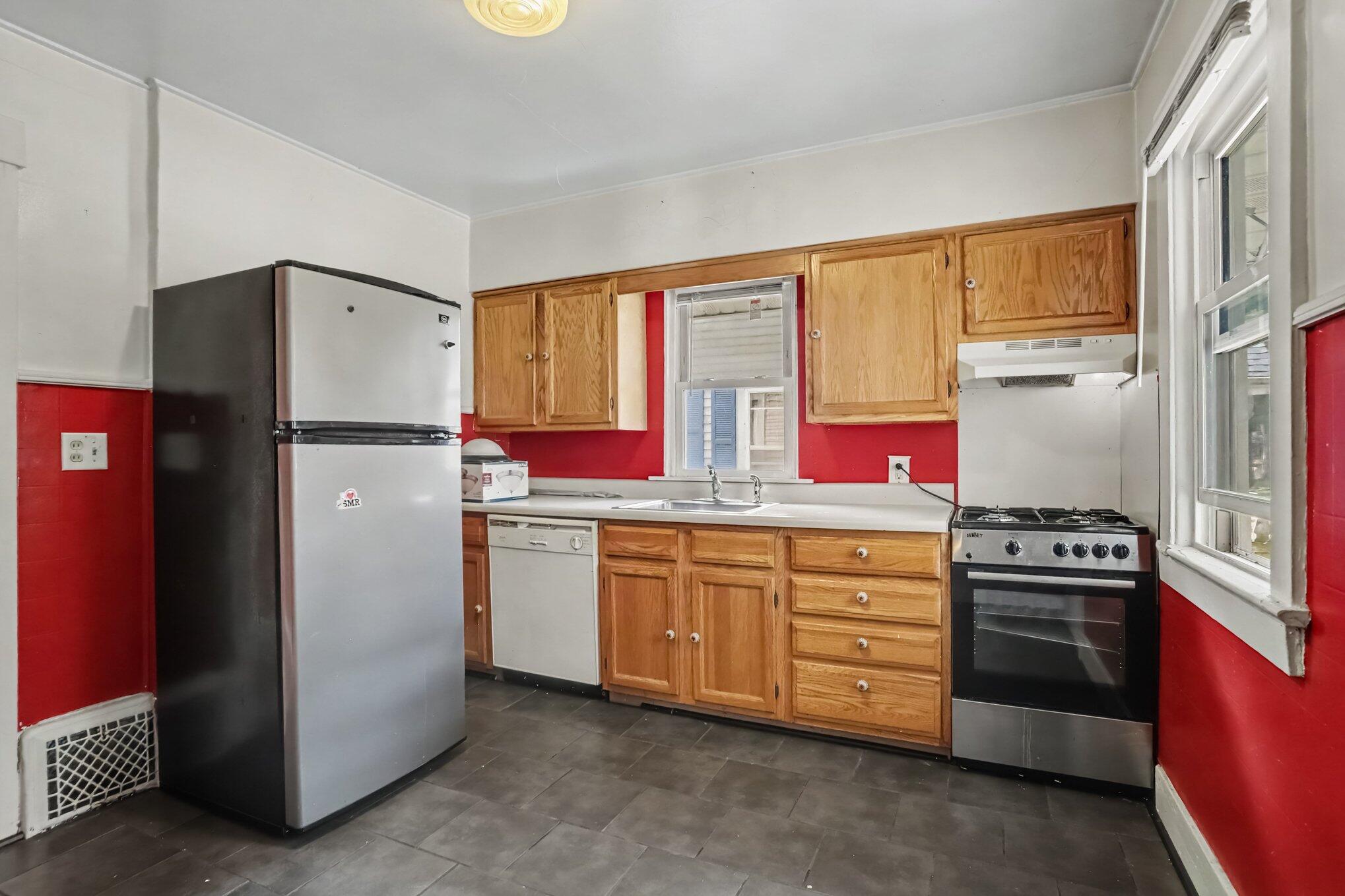 114 Foster Avenue Property Photo 6