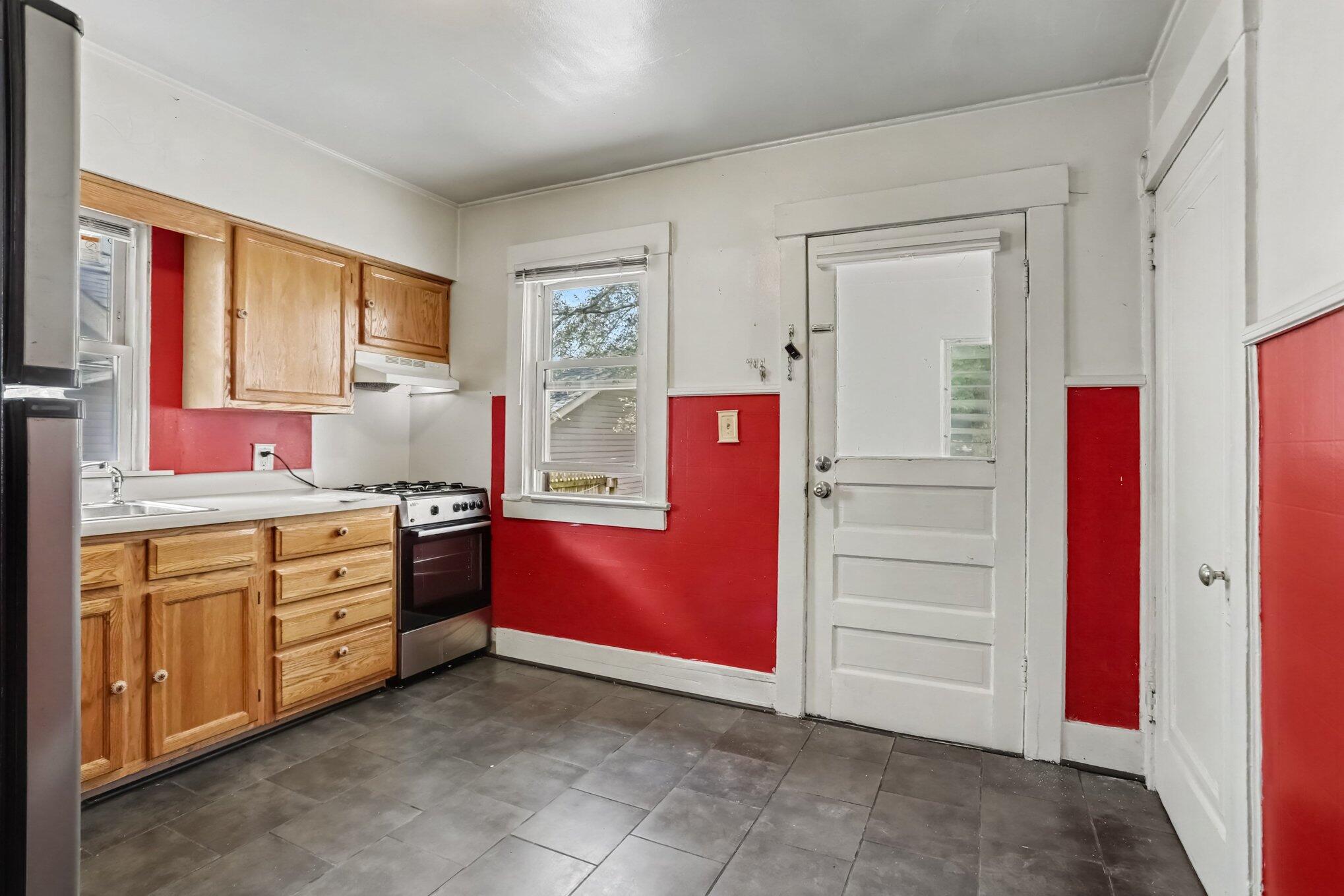 114 Foster Avenue Property Photo 10