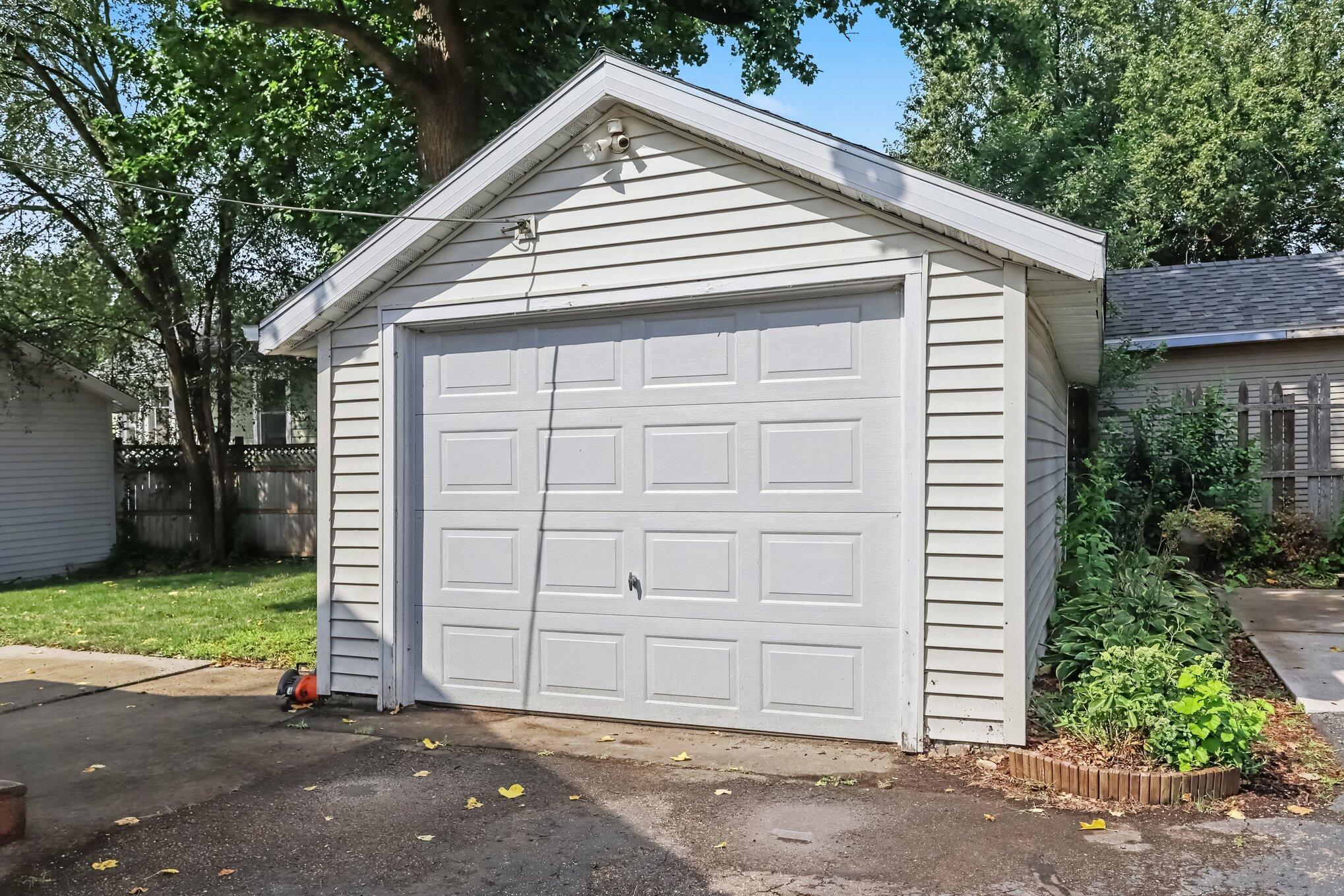 114 Foster Avenue Property Photo 15