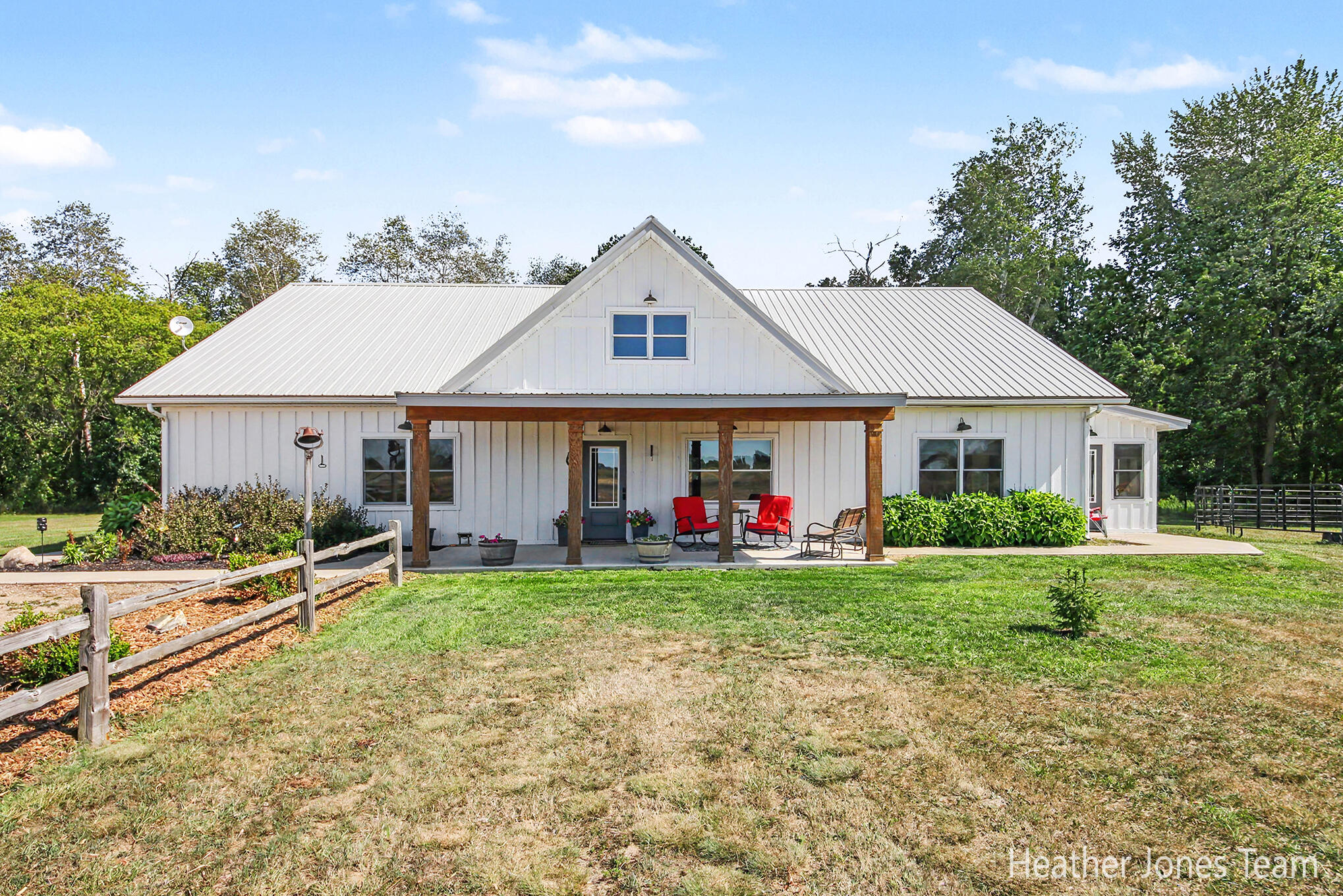 8872 E Spencer Road Property Photo 3