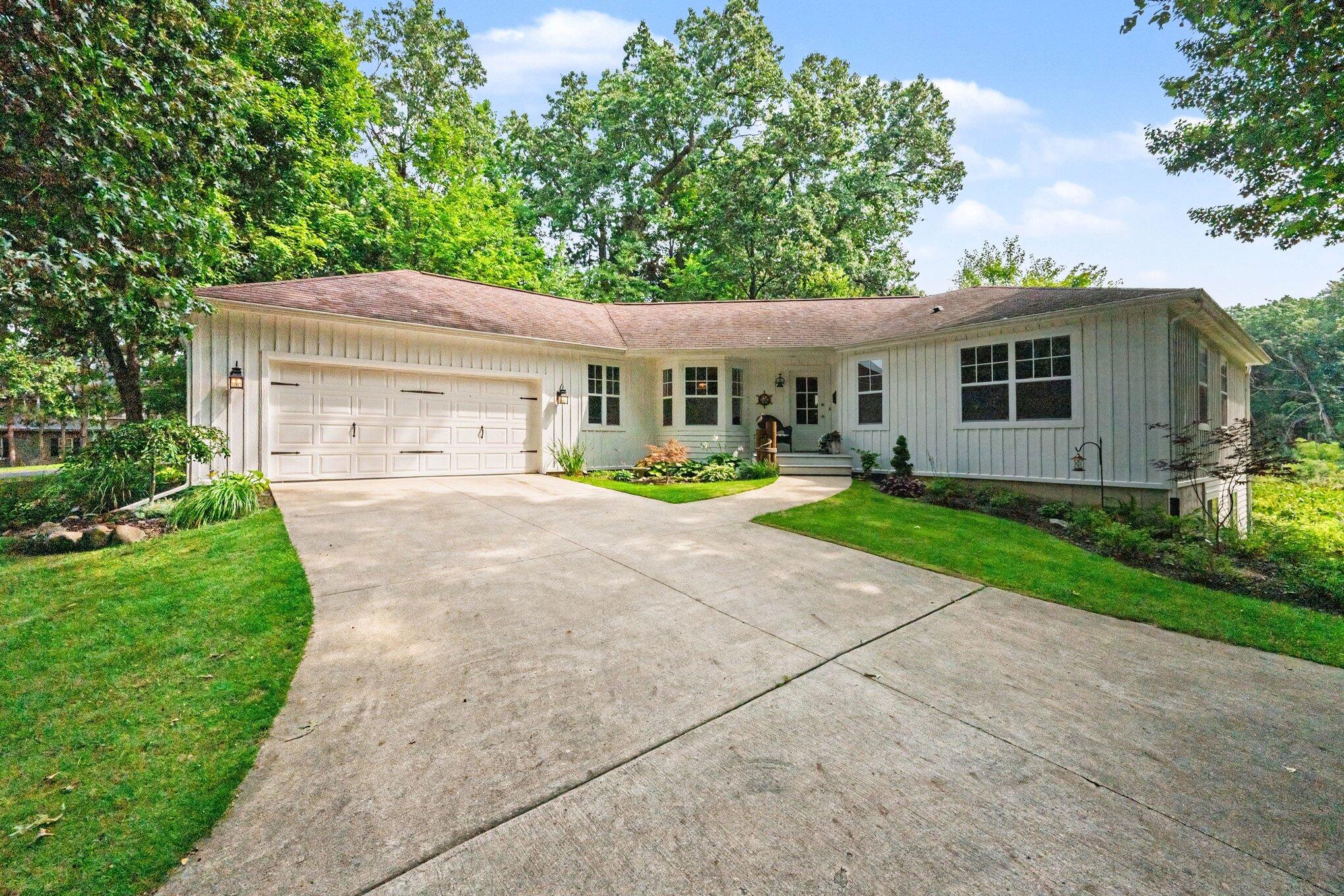 368 Summerset Drive Property Photo 1