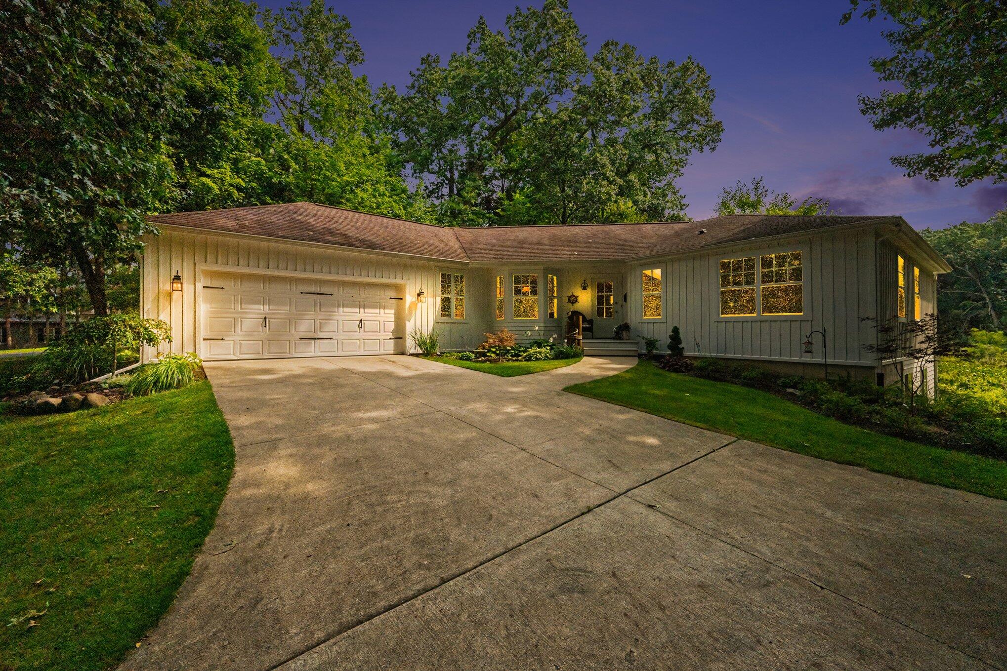 368 Summerset Drive Property Photo 2