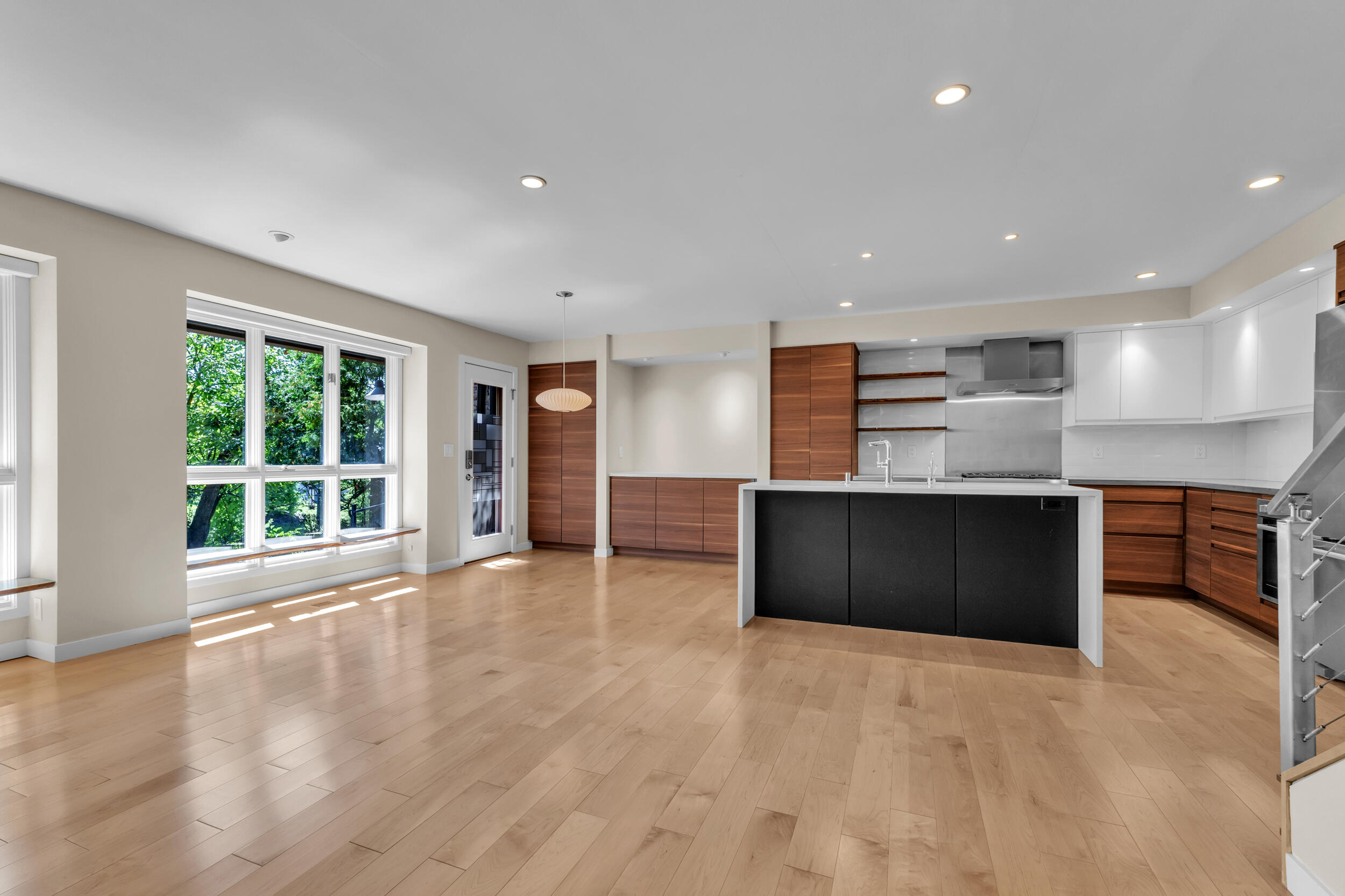676 Greenhills Drive Property Photo 11