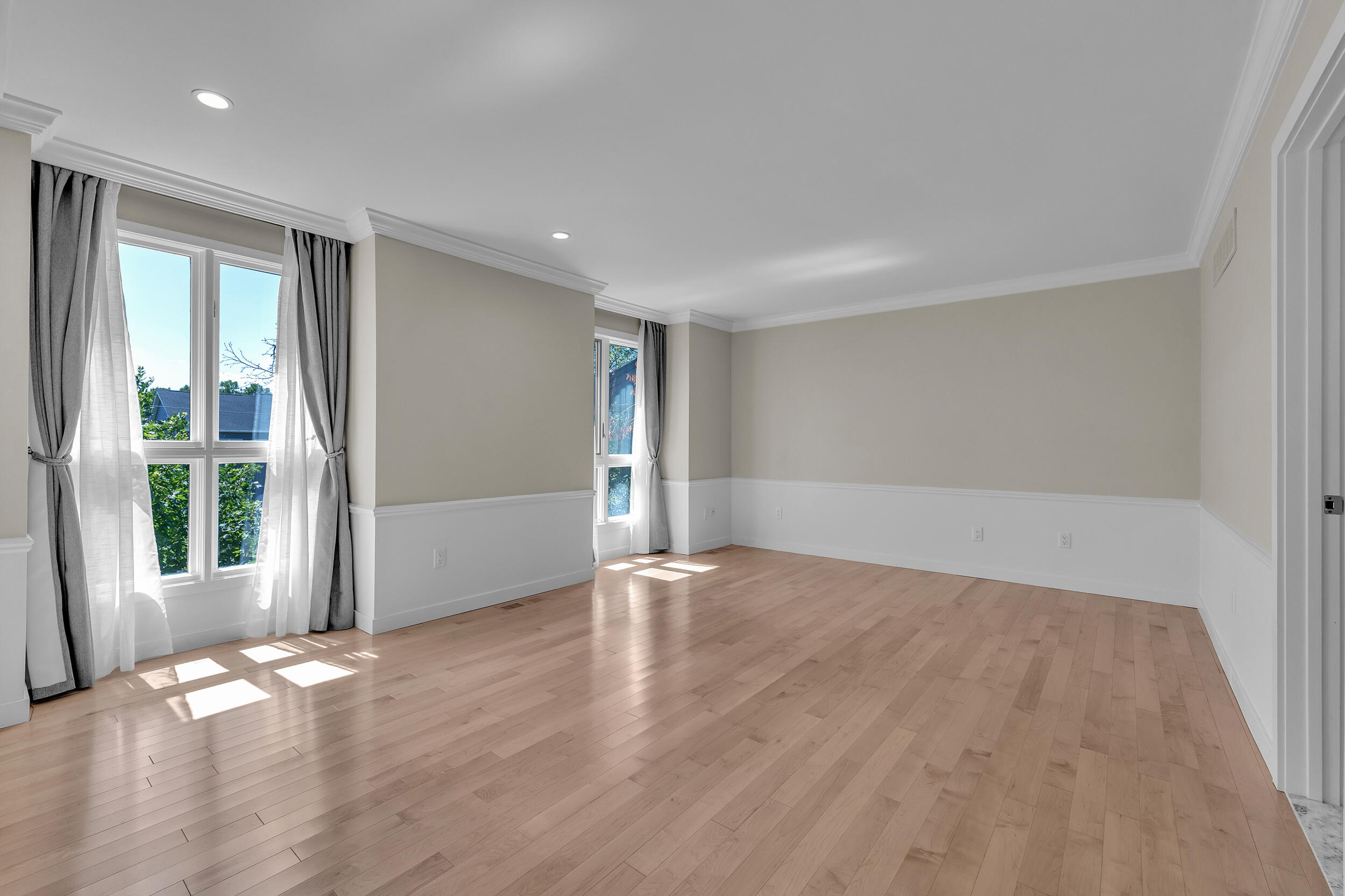 676 Greenhills Drive Property Photo 28