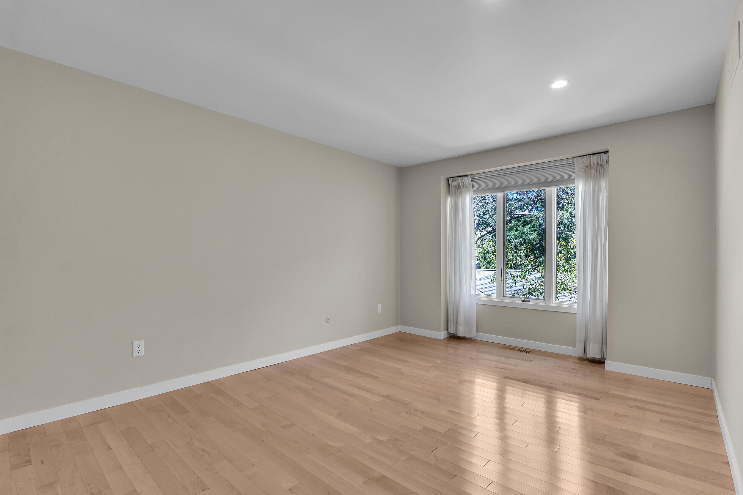 676 Greenhills Drive Property Photo 35