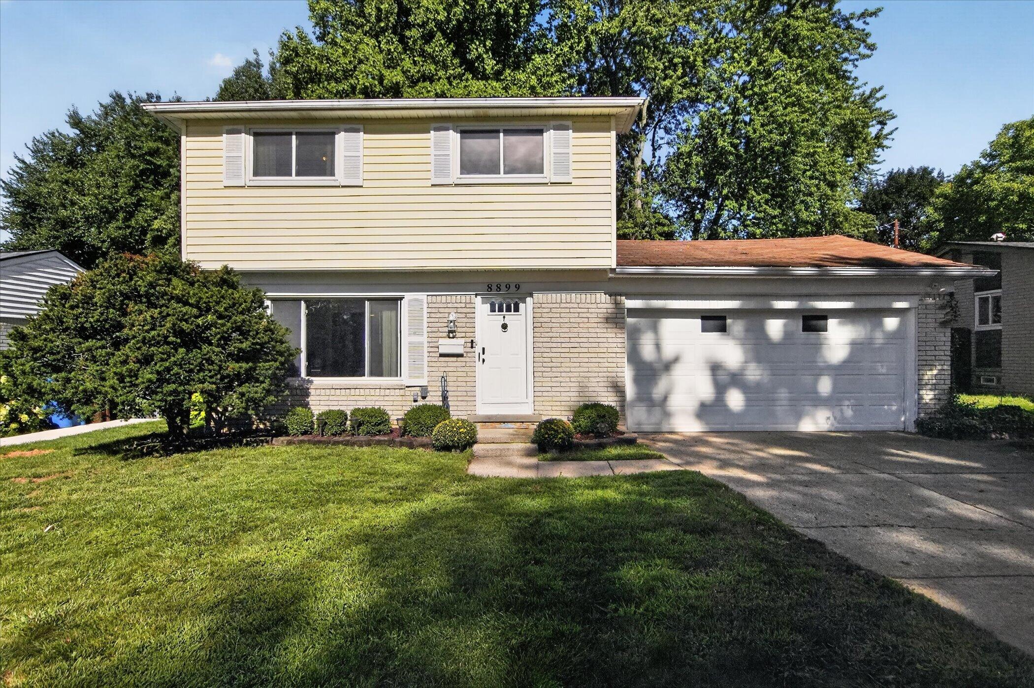 8899 Nottingham Drive Property Photo 1
