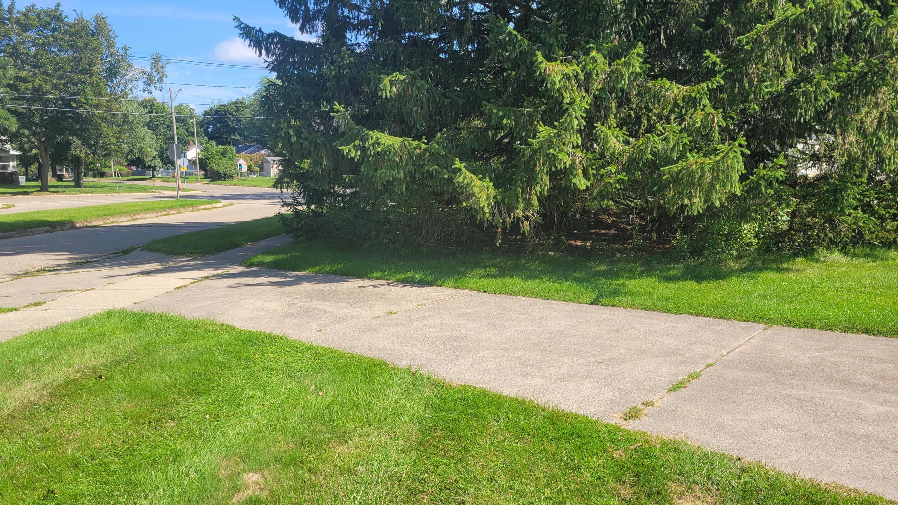 601 Se Manor Drive Property Photo 3