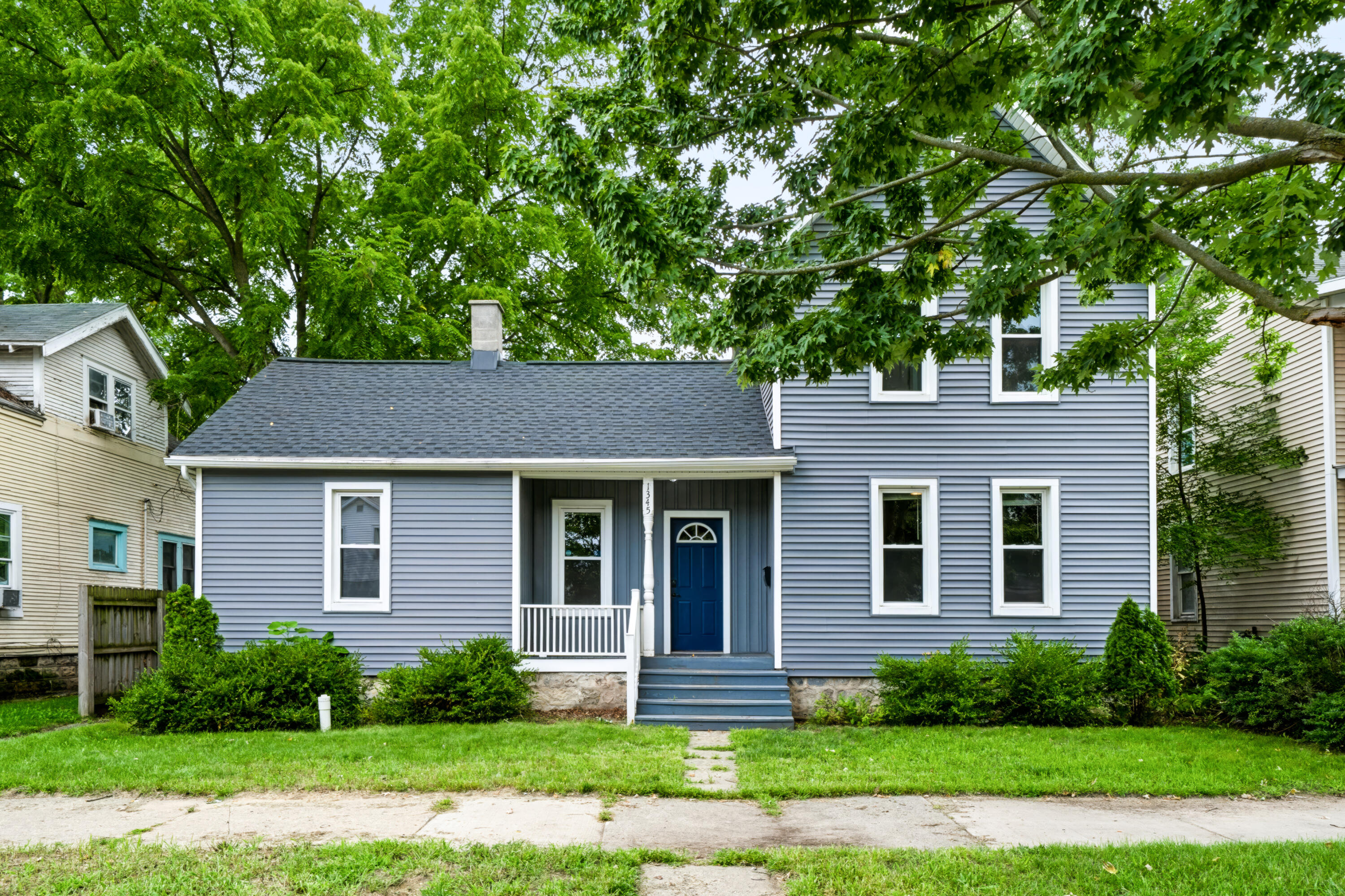 1345 Nw Broadway Avenue Nw Property Photo 1