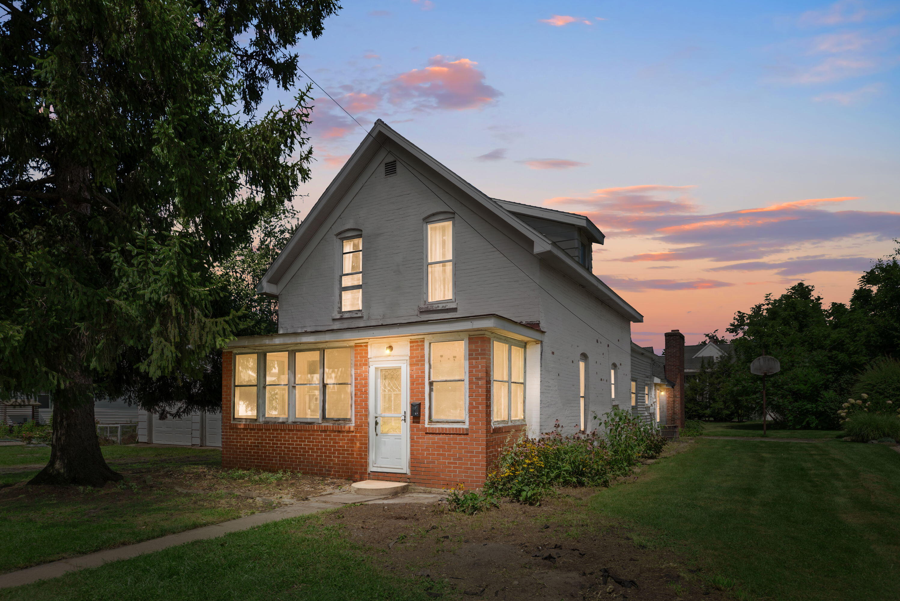 105 E Locust Street E Property Photo 1