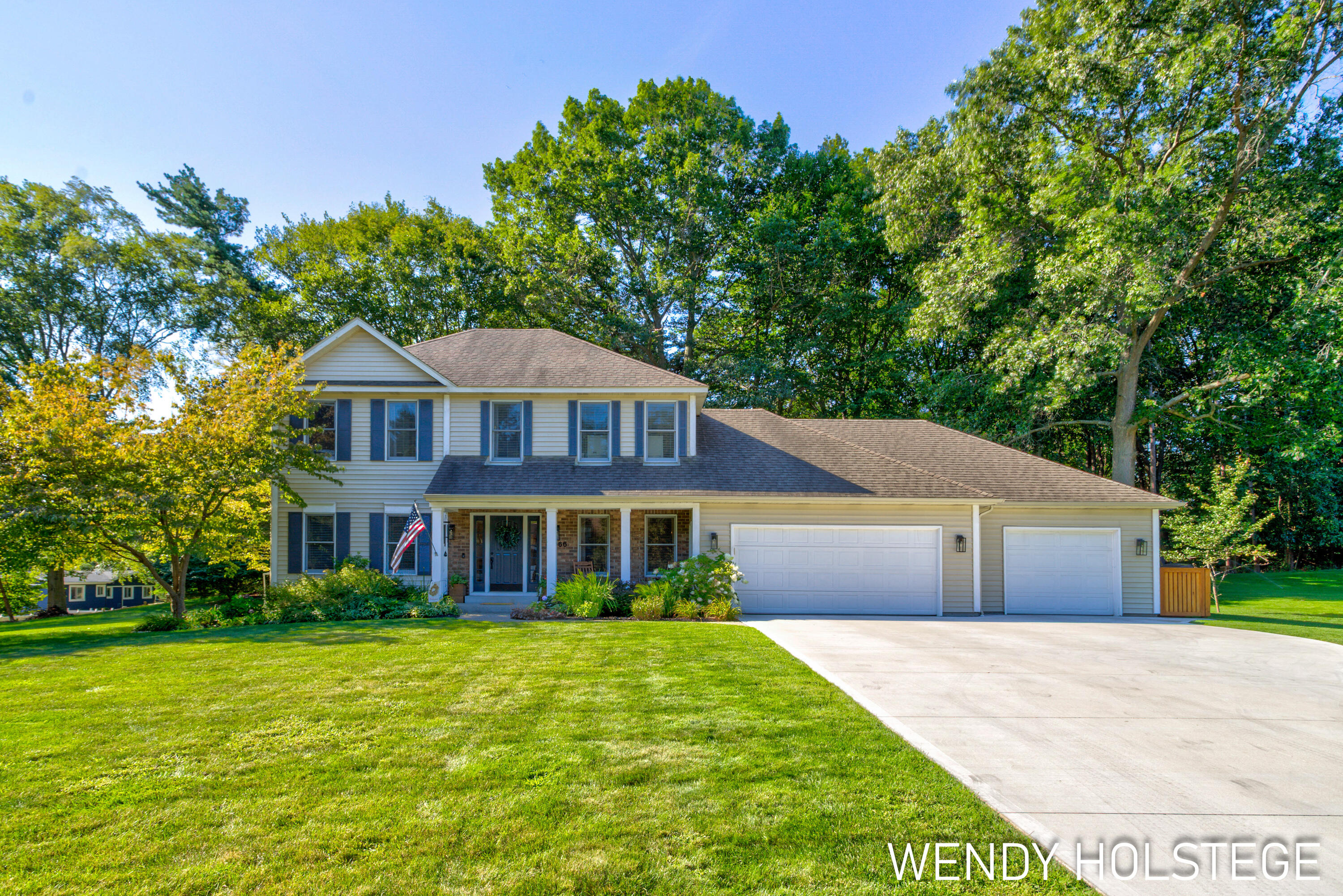 2066 Woodlark Drive Property Photo 1