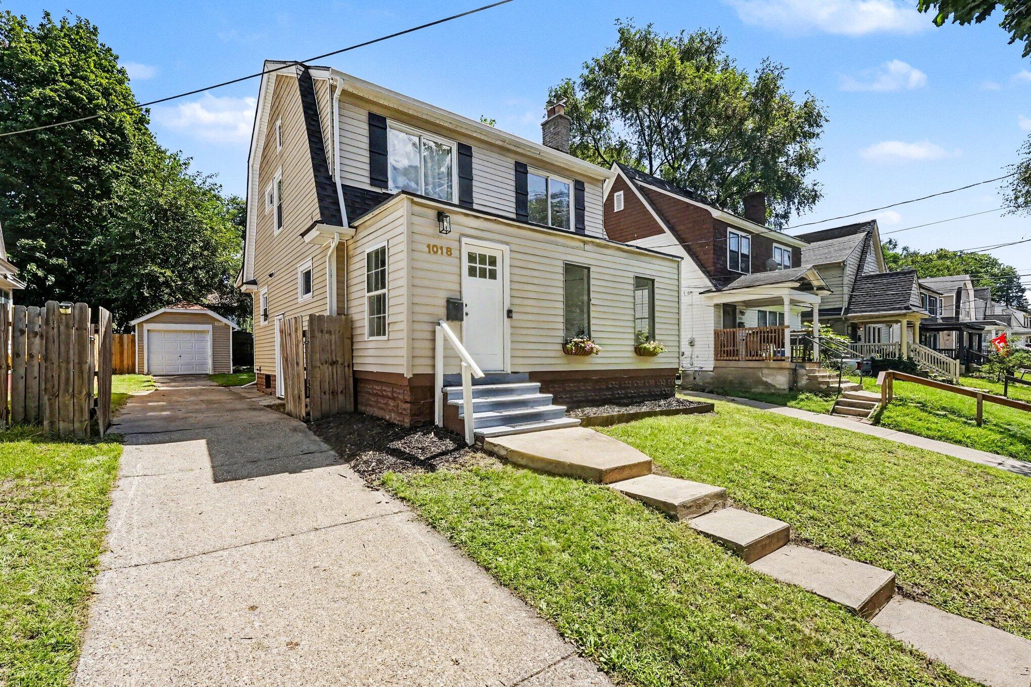 1018 Cooper Avenue Se Property Photo 2