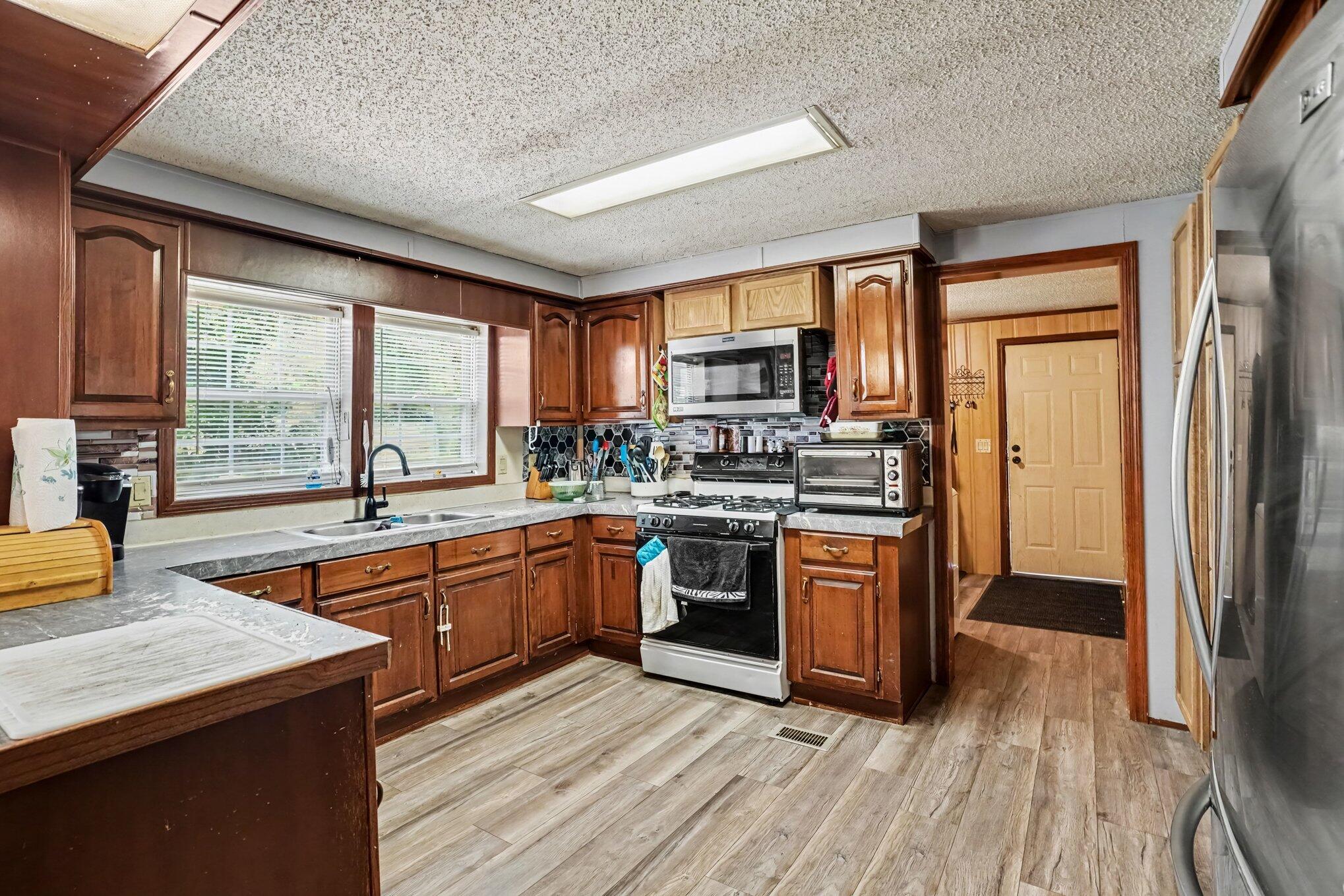 20204 Meadow Drive Property Photo 15