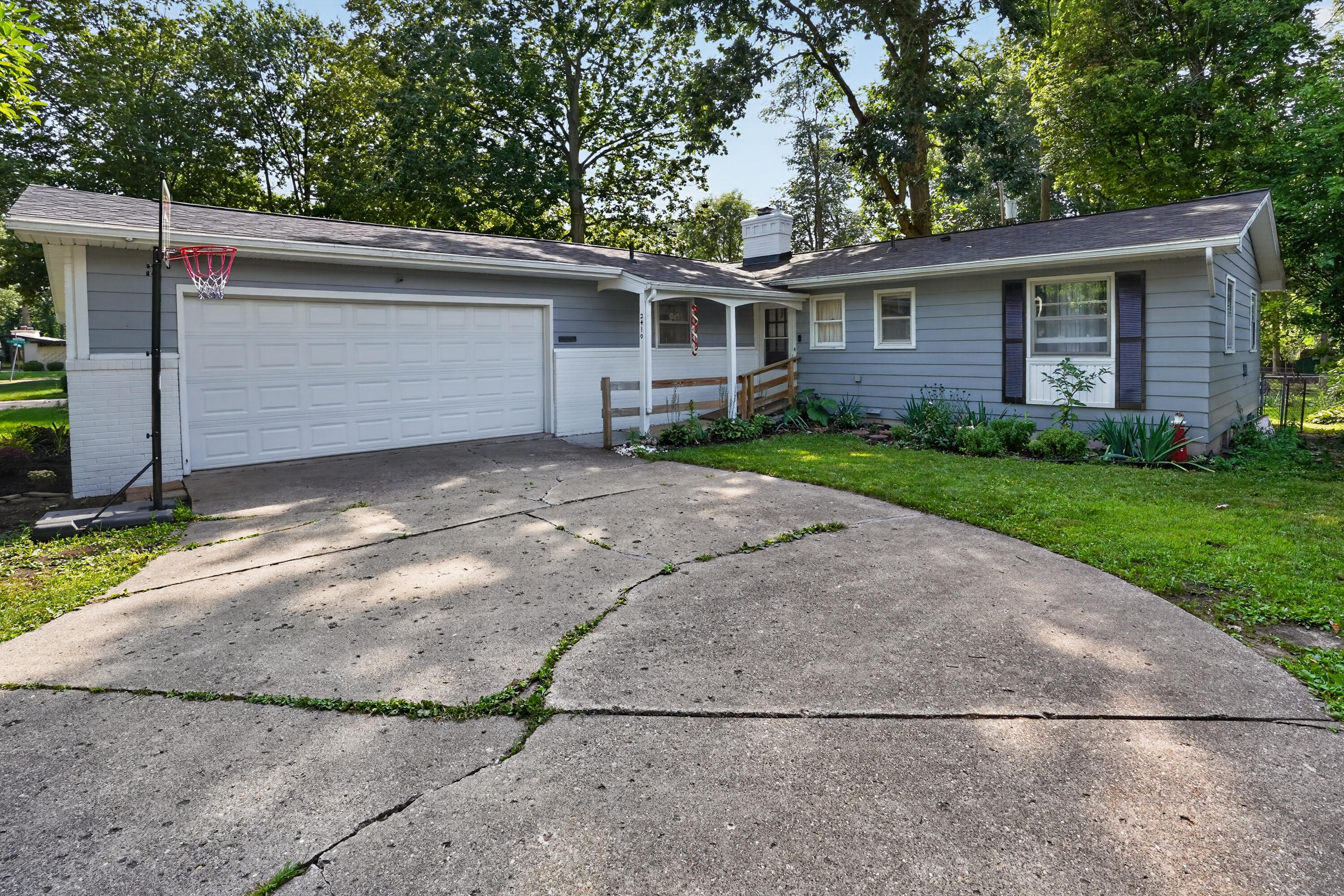 2410 Rossiter Place Property Photo 1