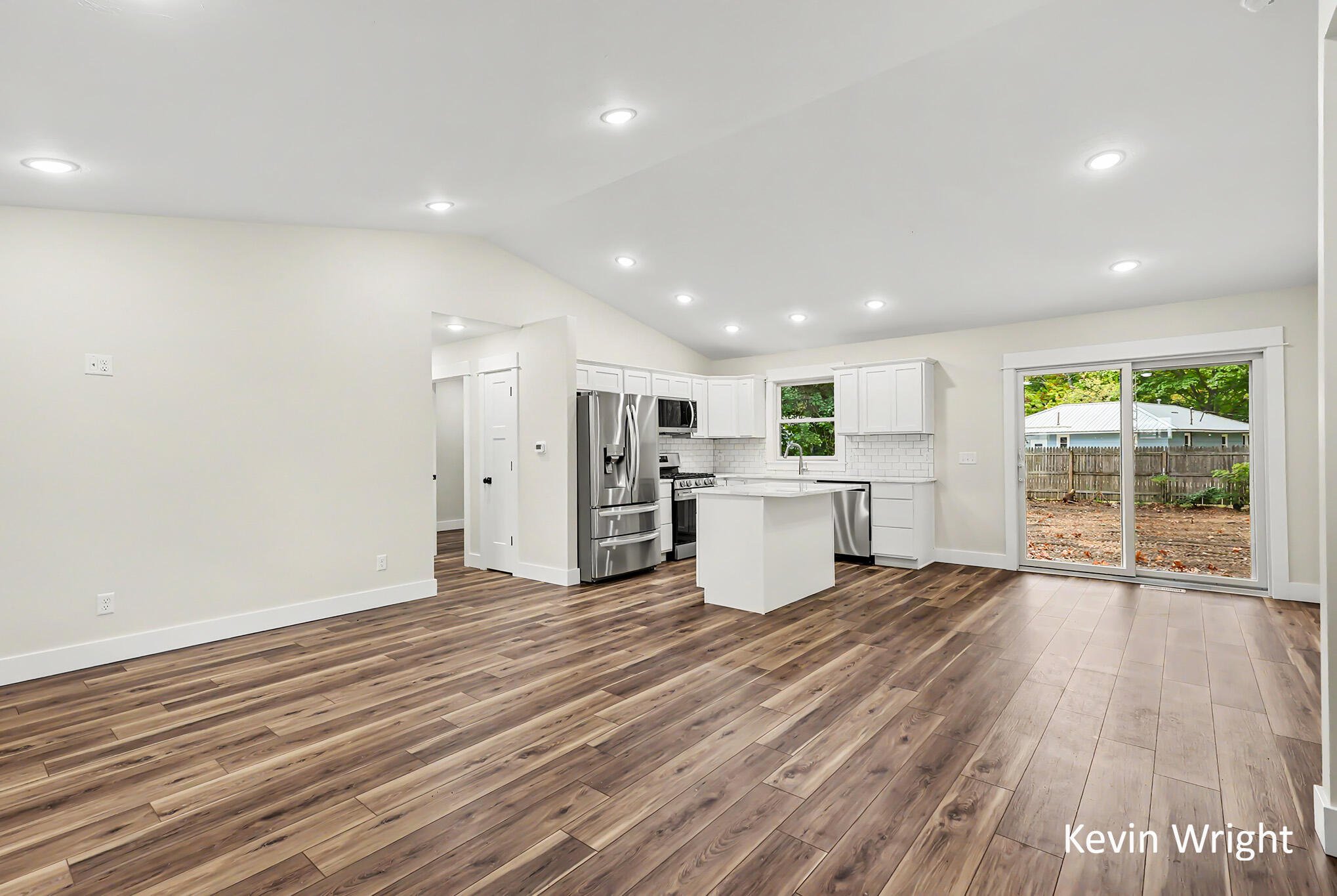 420 West Street Property Photo 3