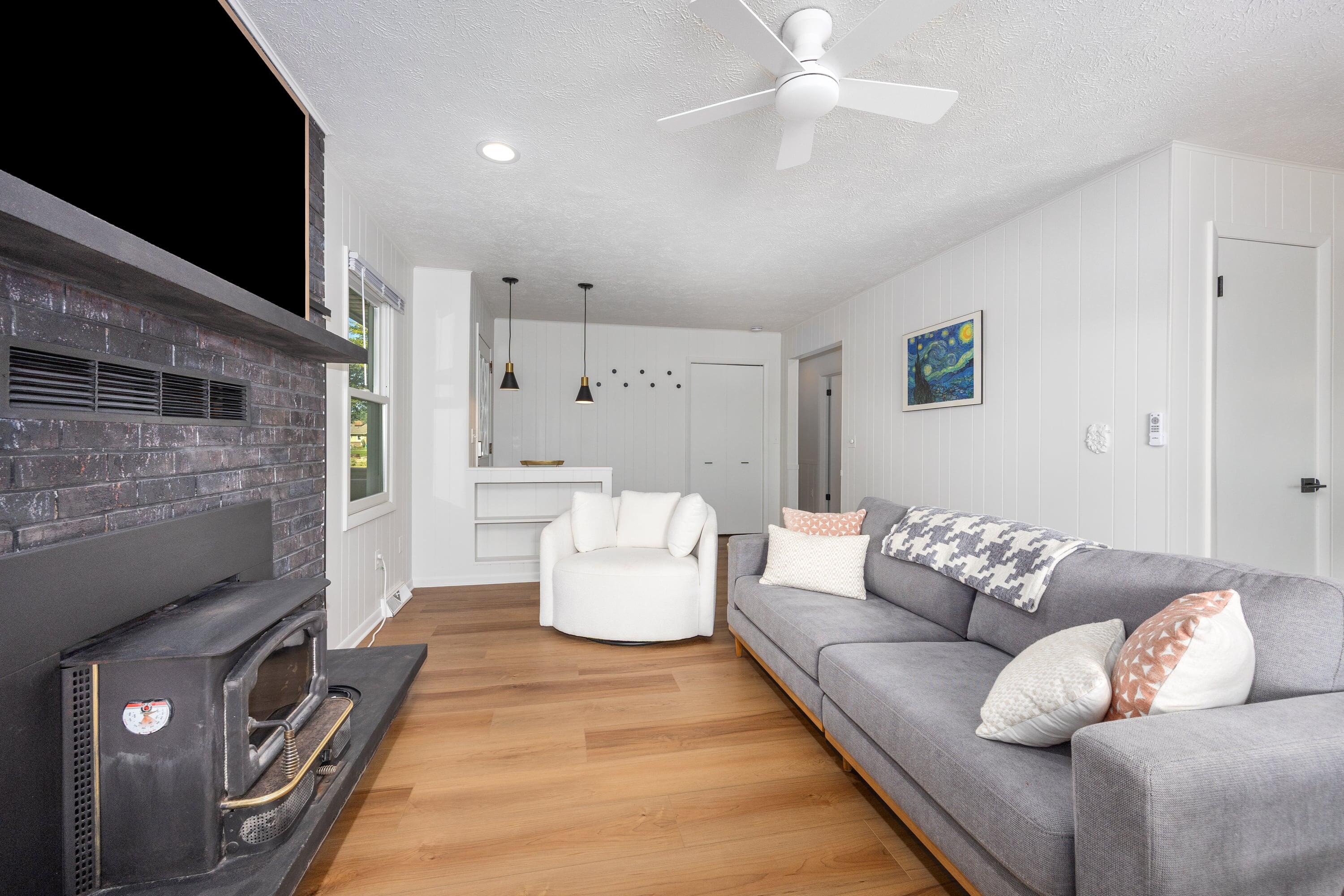 5540 Cozy Point Drive Property Photo 4