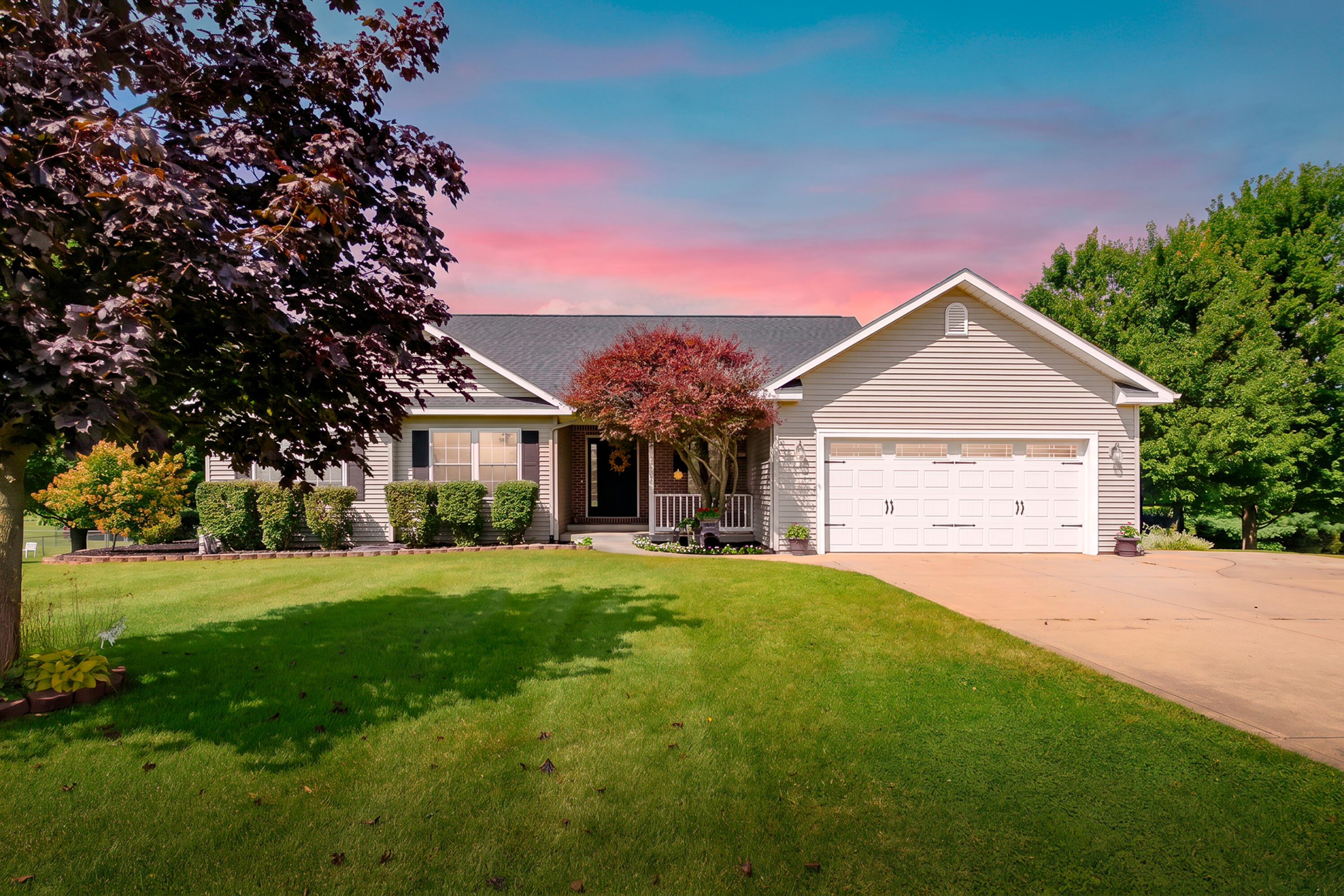 53015 Meadow View Lane Property Photo 1