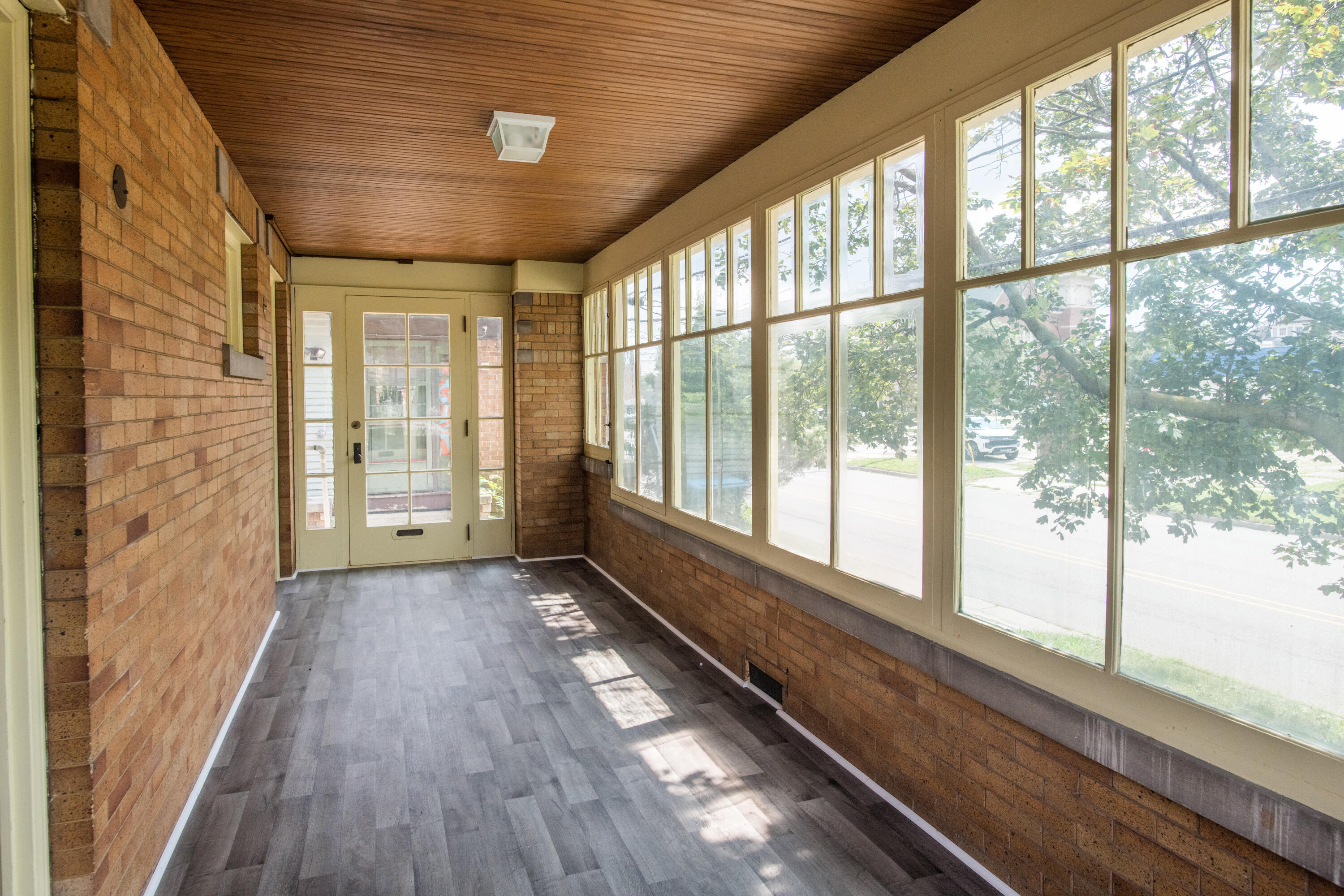 114 W Vine Street Property Photo 2