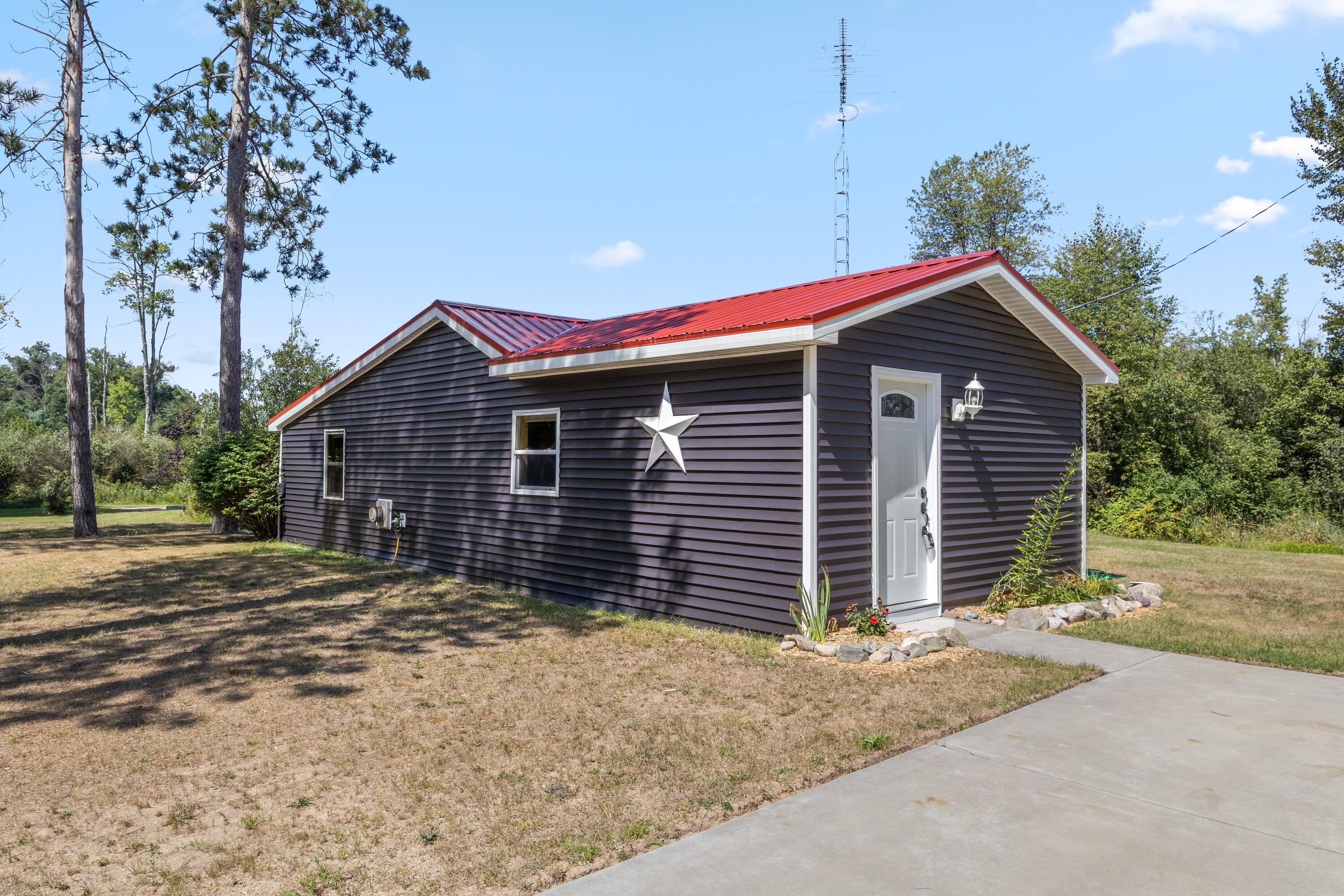 2029 E 6 Mile Road Property Photo 1