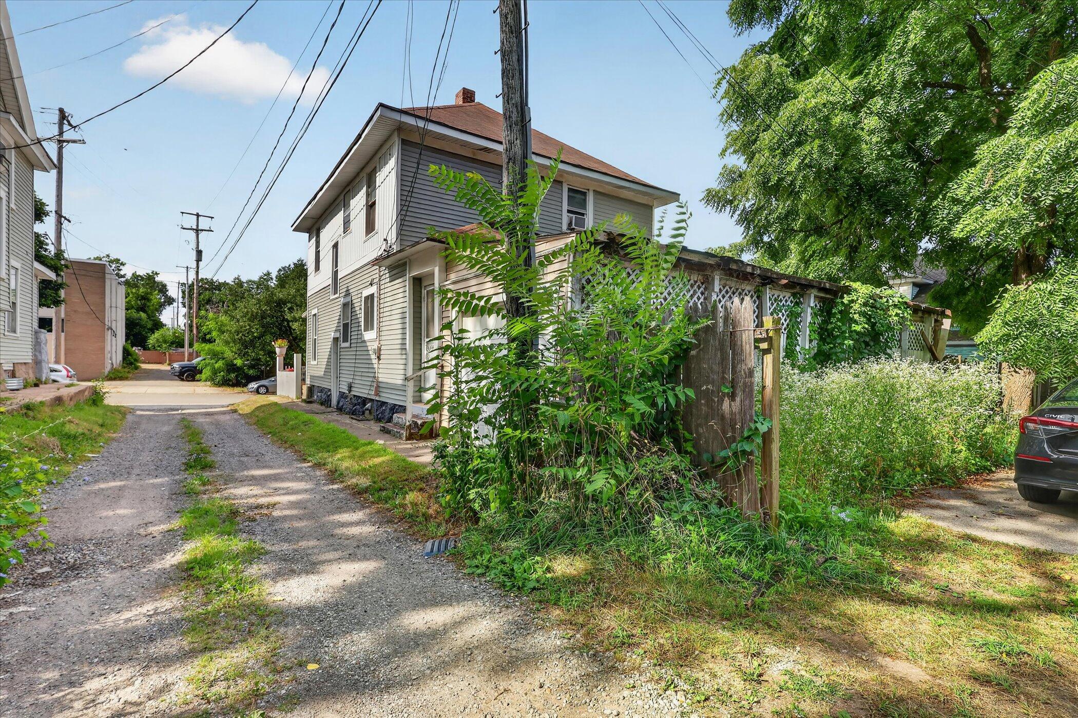 243 Delaware Street Se Property Photo 37