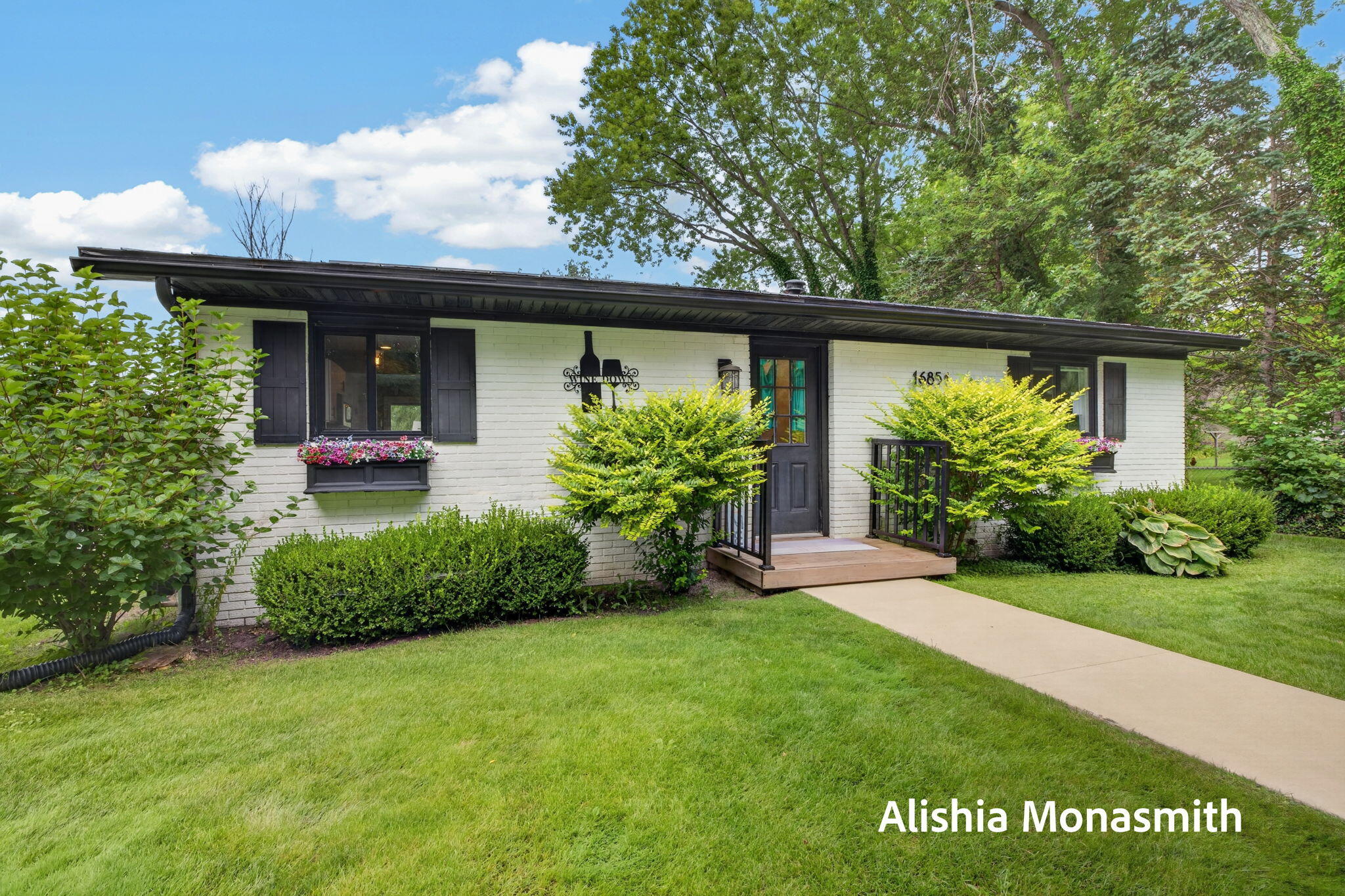 16851 Carlson Street Property Photo 2