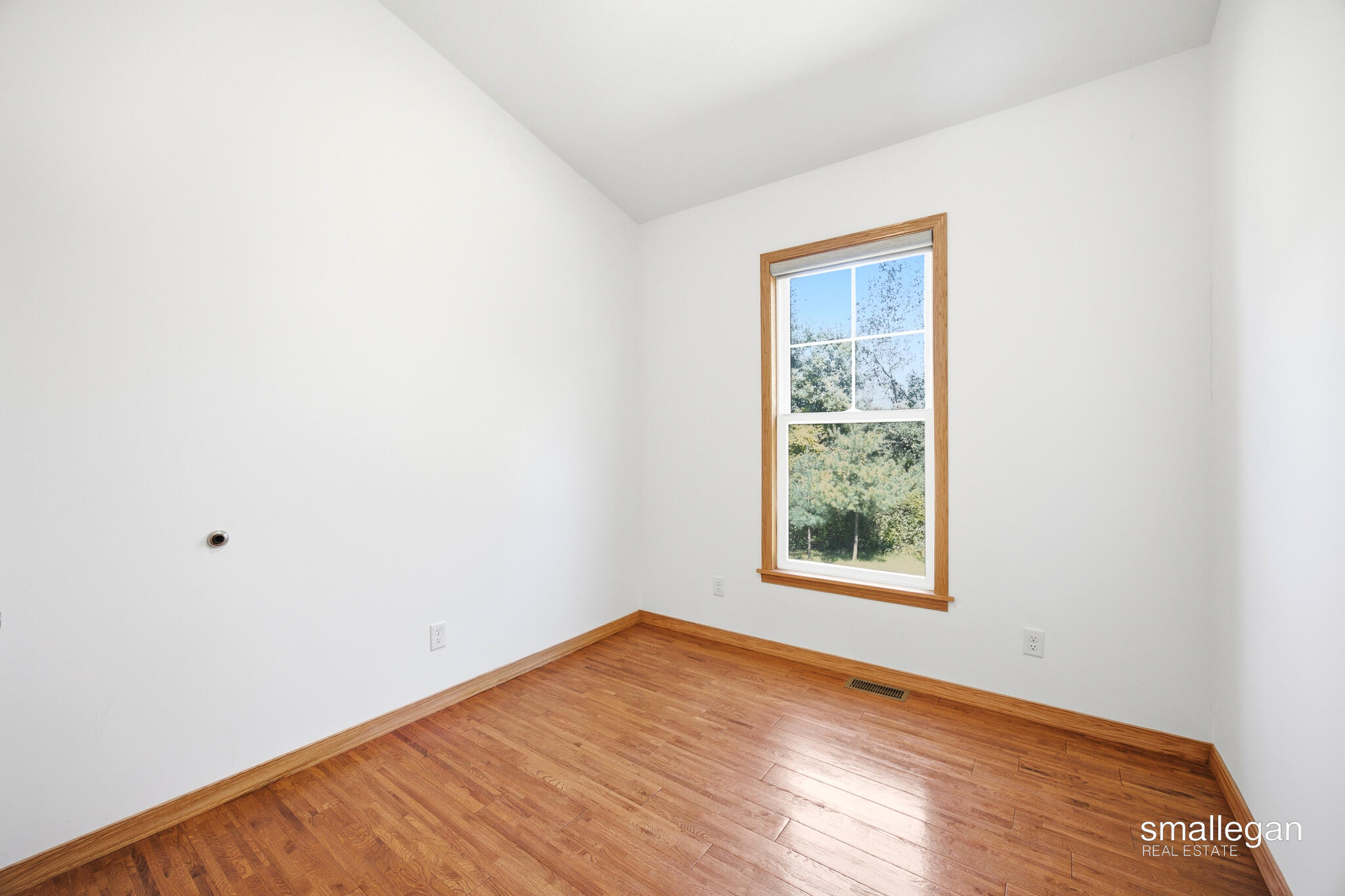 8165 Alpine Avenue Nw Property Photo 11