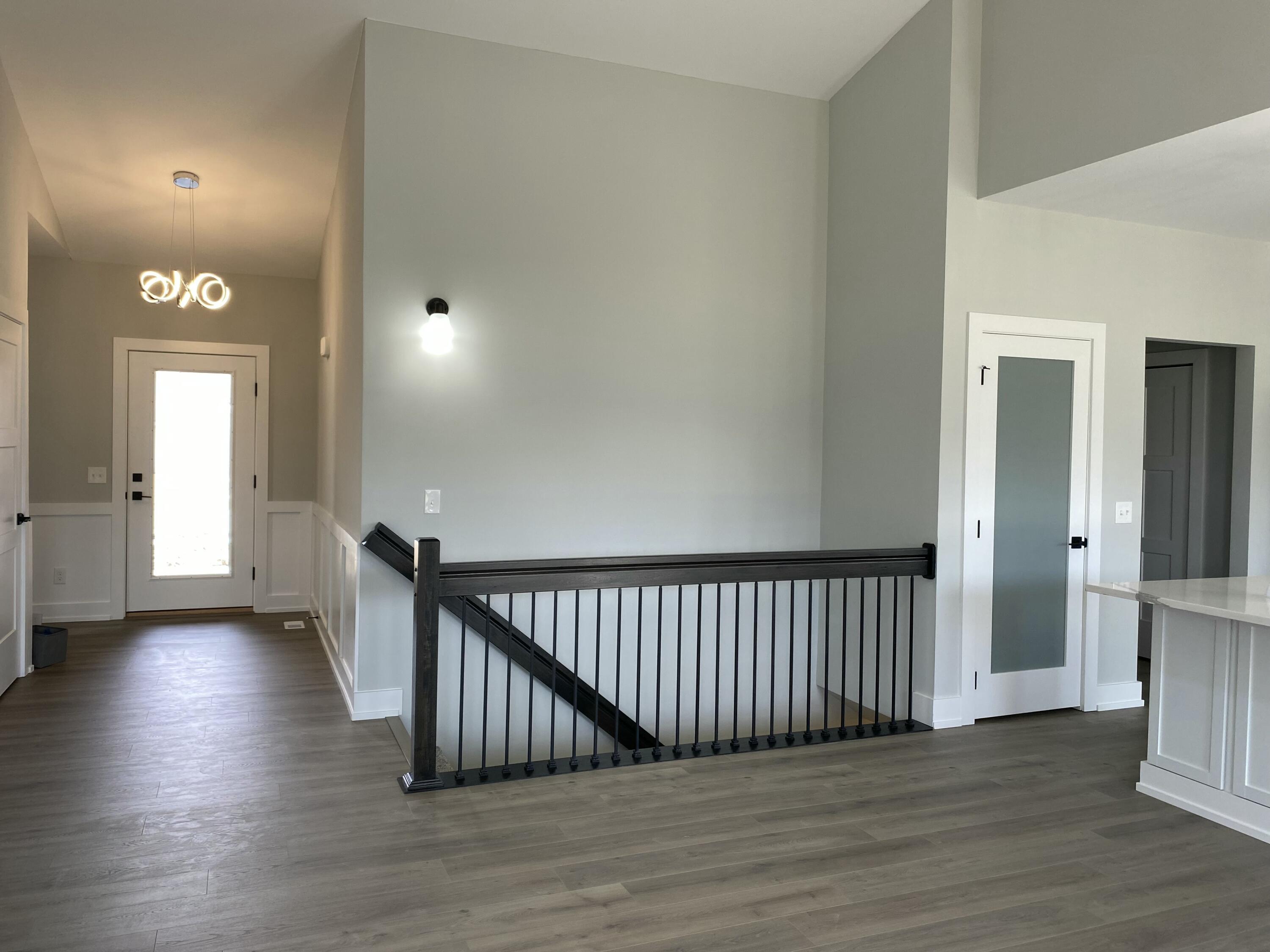 558 Falcon Drive Property Photo 5