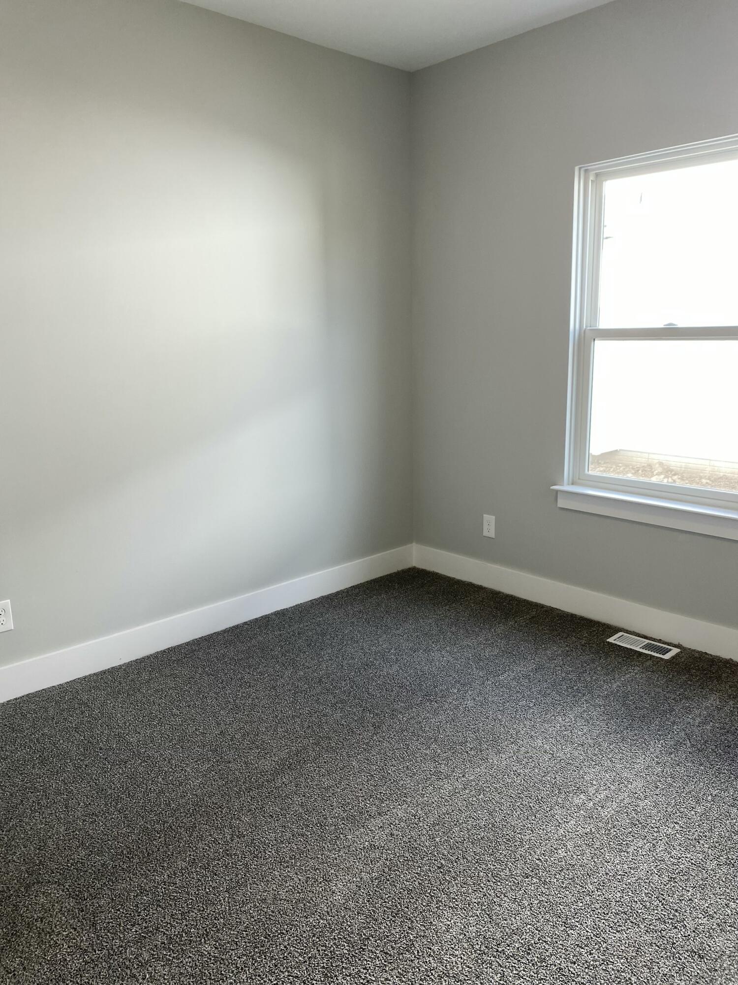 558 Falcon Drive Property Photo 8