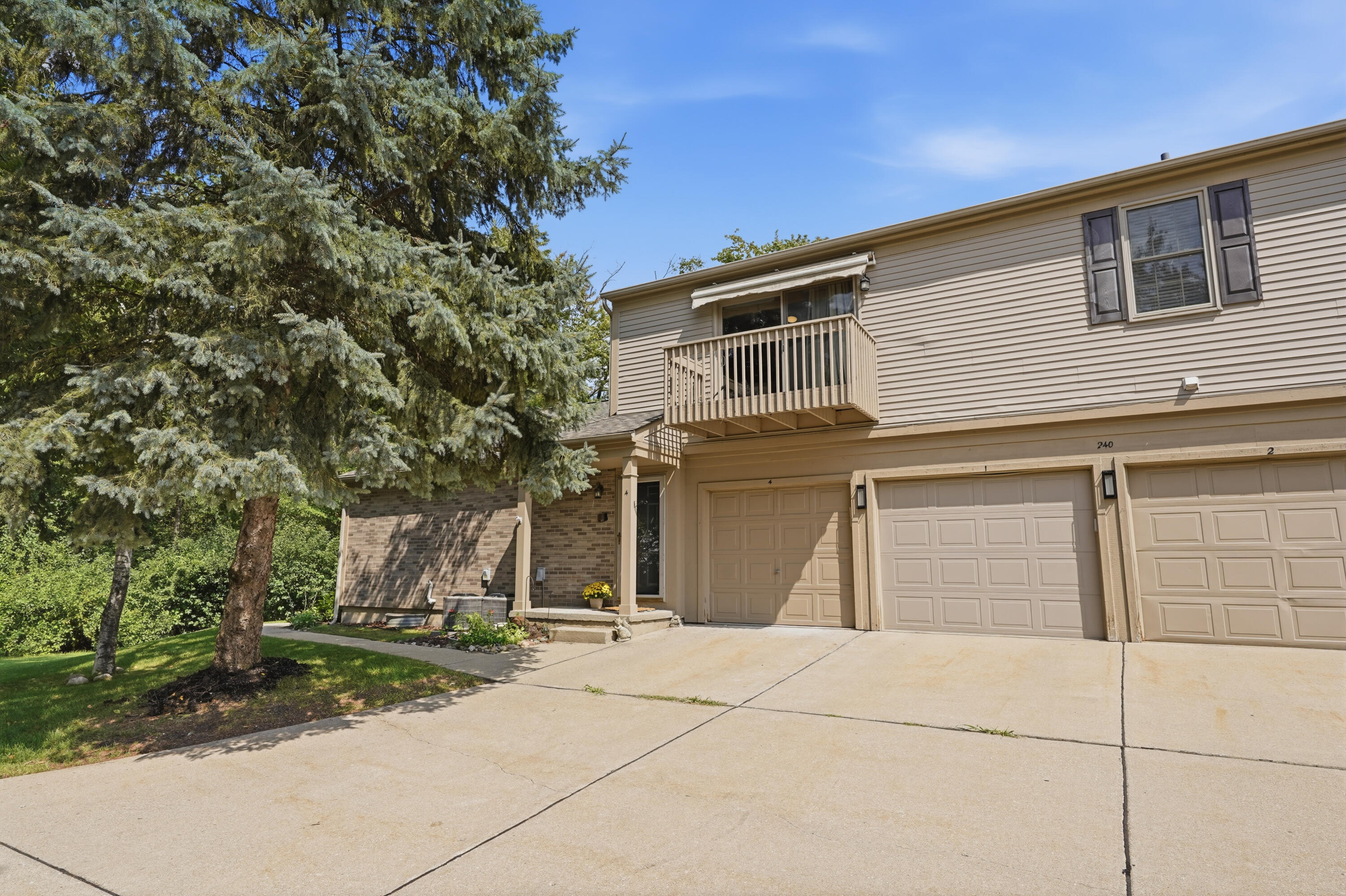 240 Pine Tree Ridge Drive 4 Property Photo 2