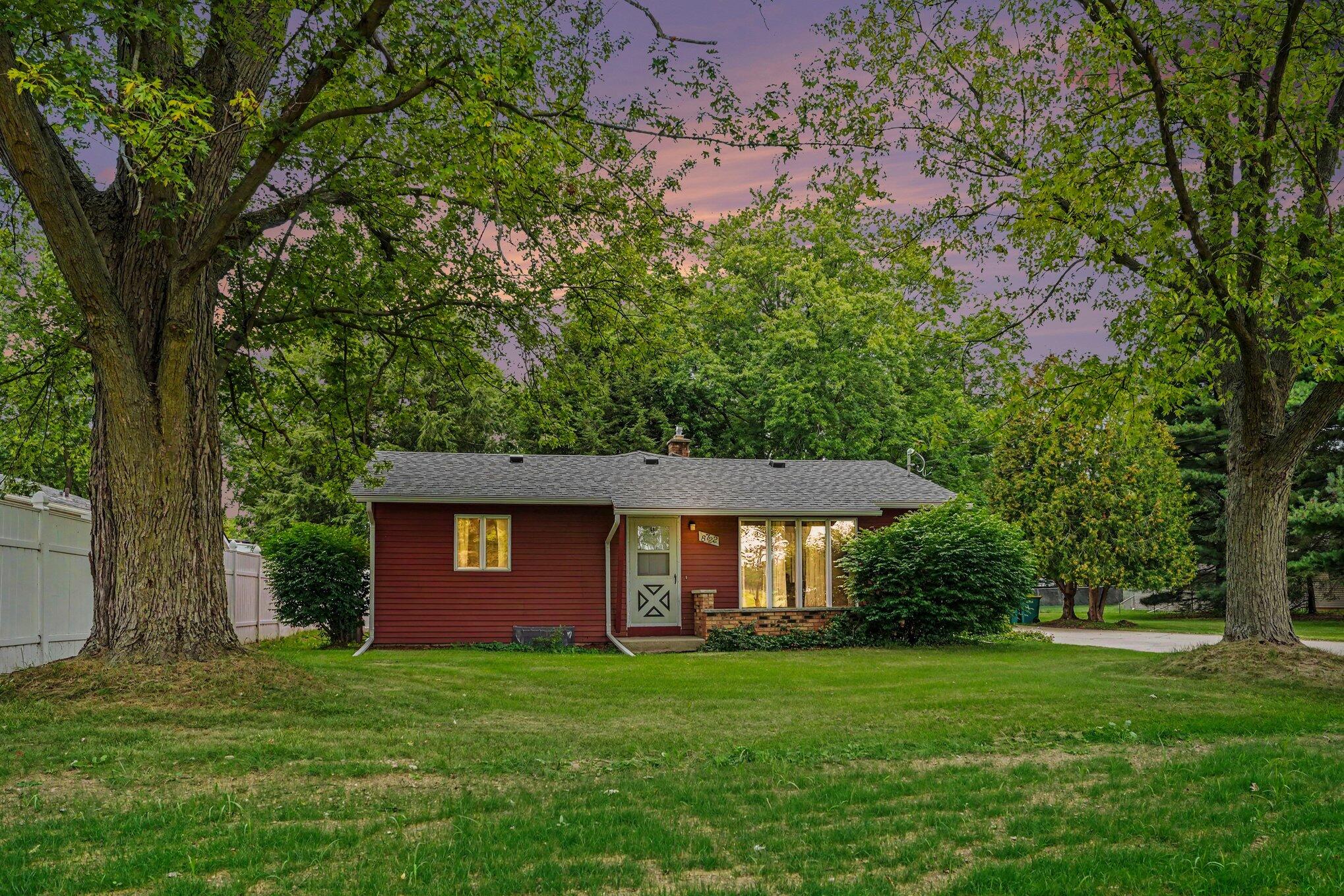 8722 S Sprinkle Road Property Photo 1