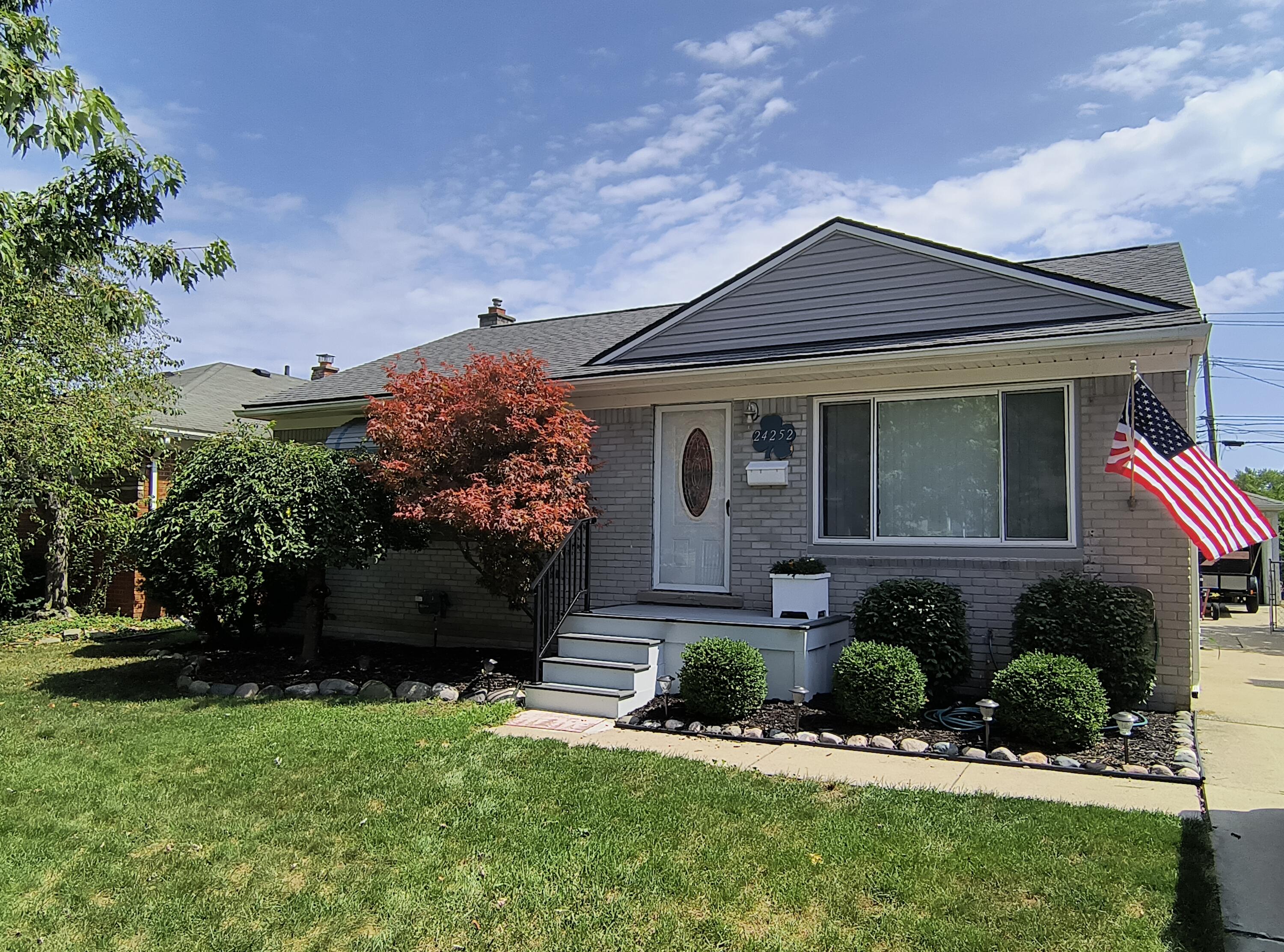 24252 Johnston Avenue Property Photo 1