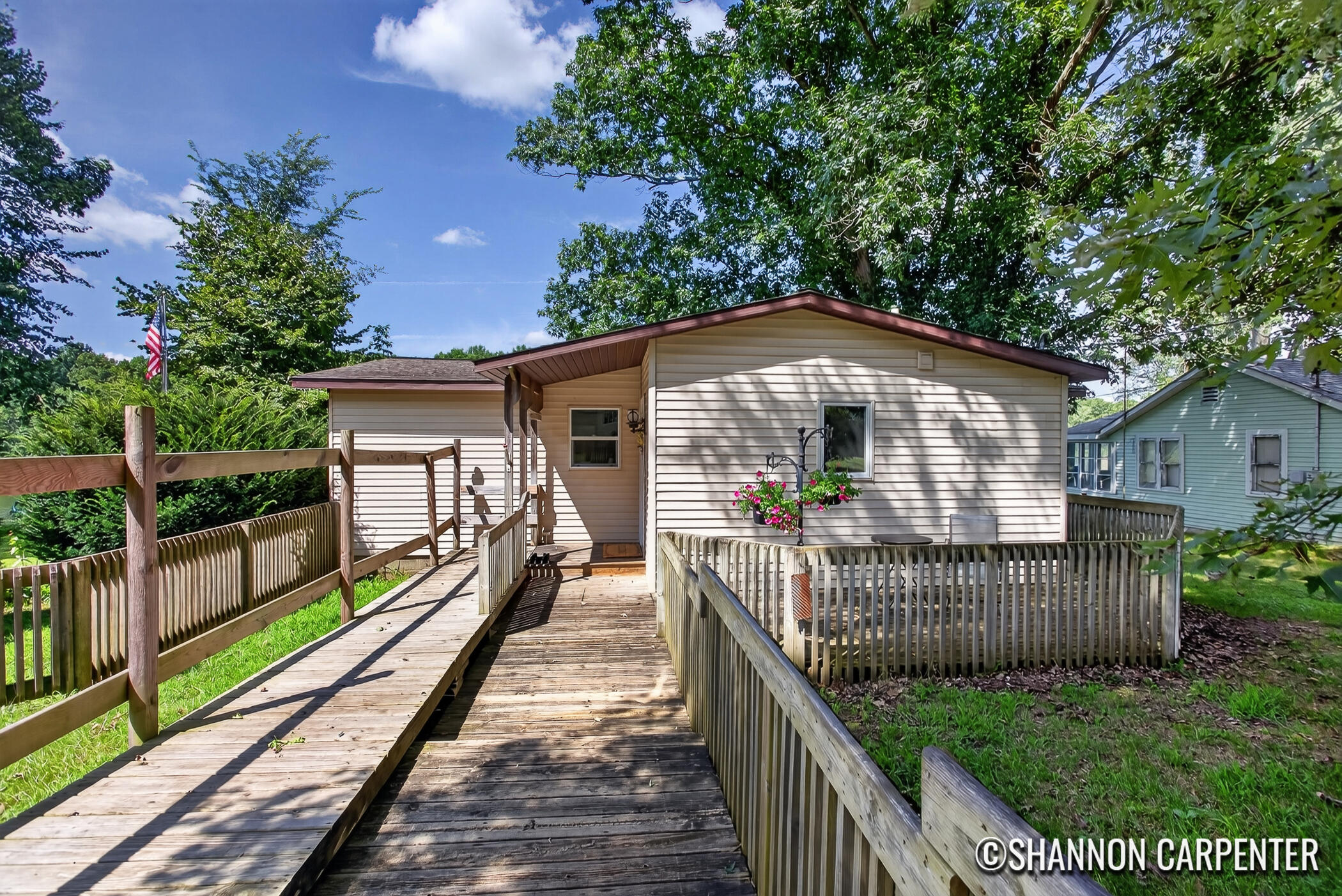 11264 Riverside Drive Property Photo 1