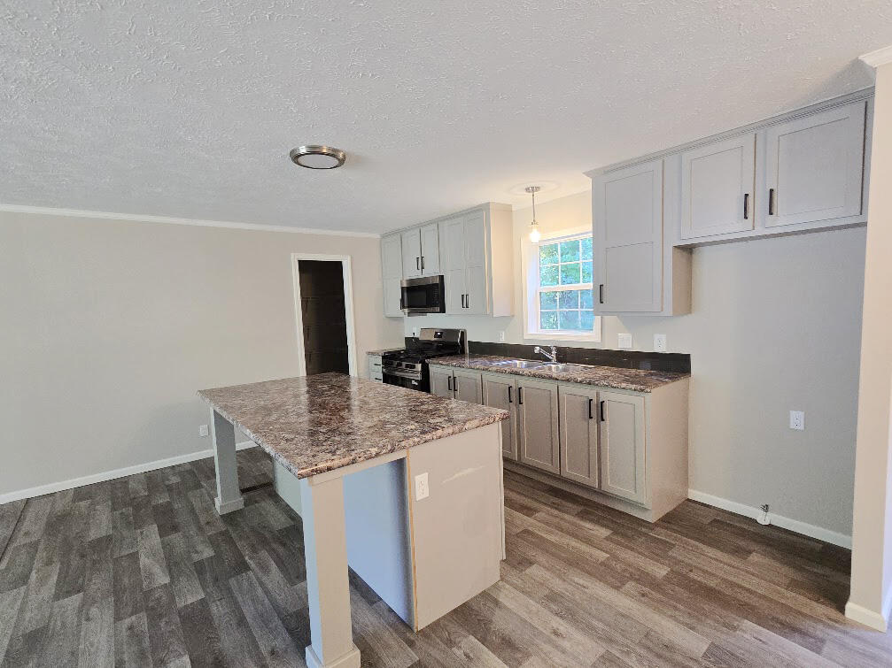 685 S Bingham Avenue Property Photo 9