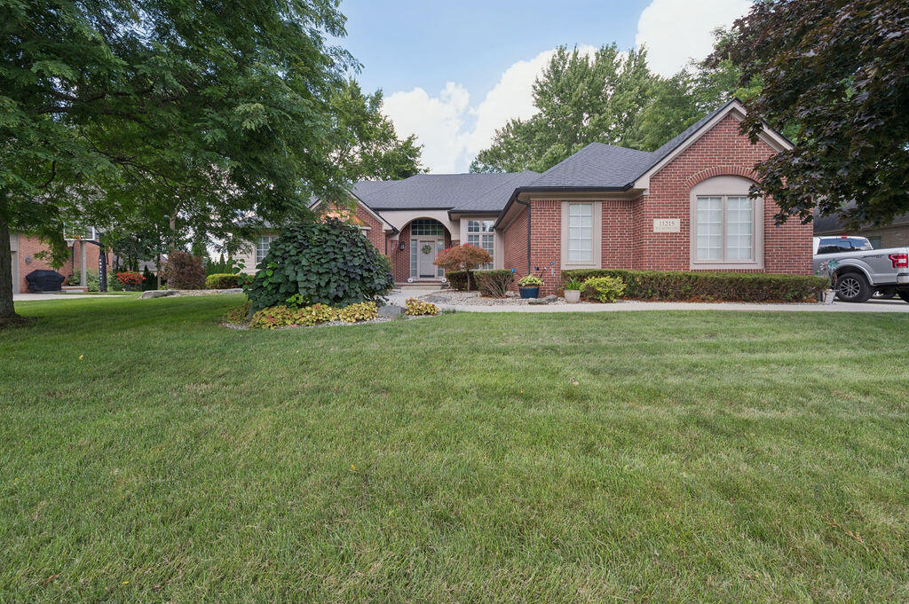 11215 Wilshire Drive Property Photo 1